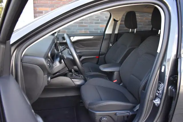 Ford Focus view 11