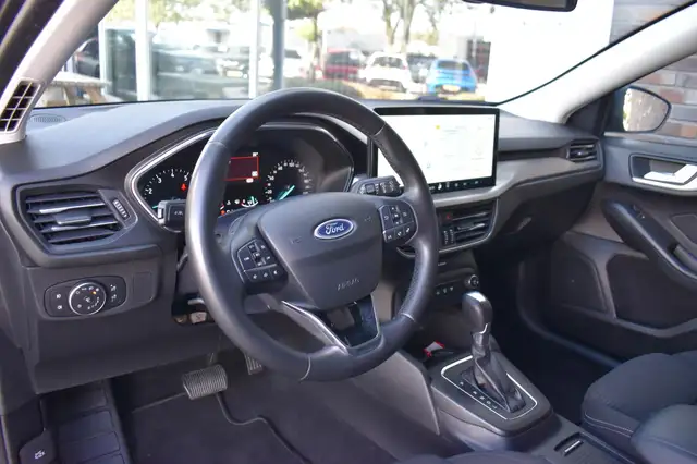 Ford Focus view 10