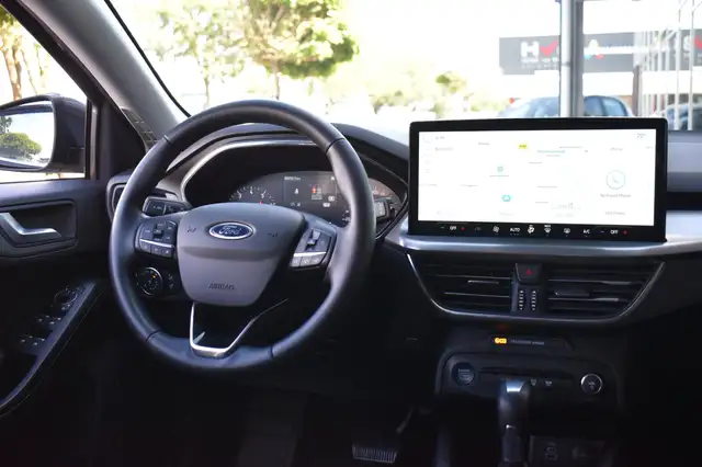 Ford Focus view 14