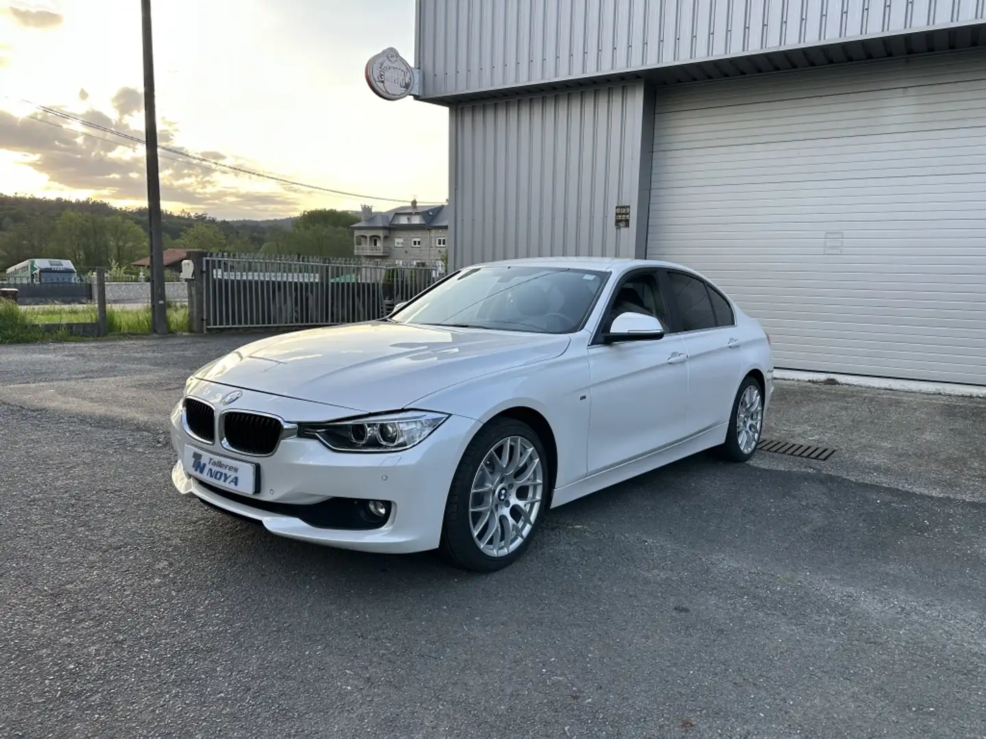 BMW 320 320d EfficientDynamics Edition Blanc - 1