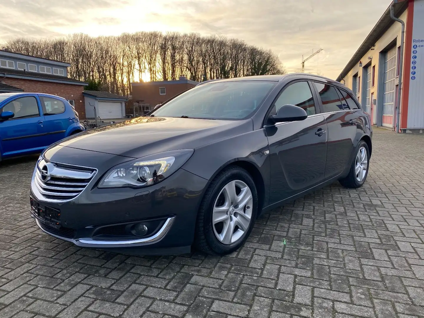 Opel Insignia A Sports Tourer Business Edition 2,0 di Grau - 1