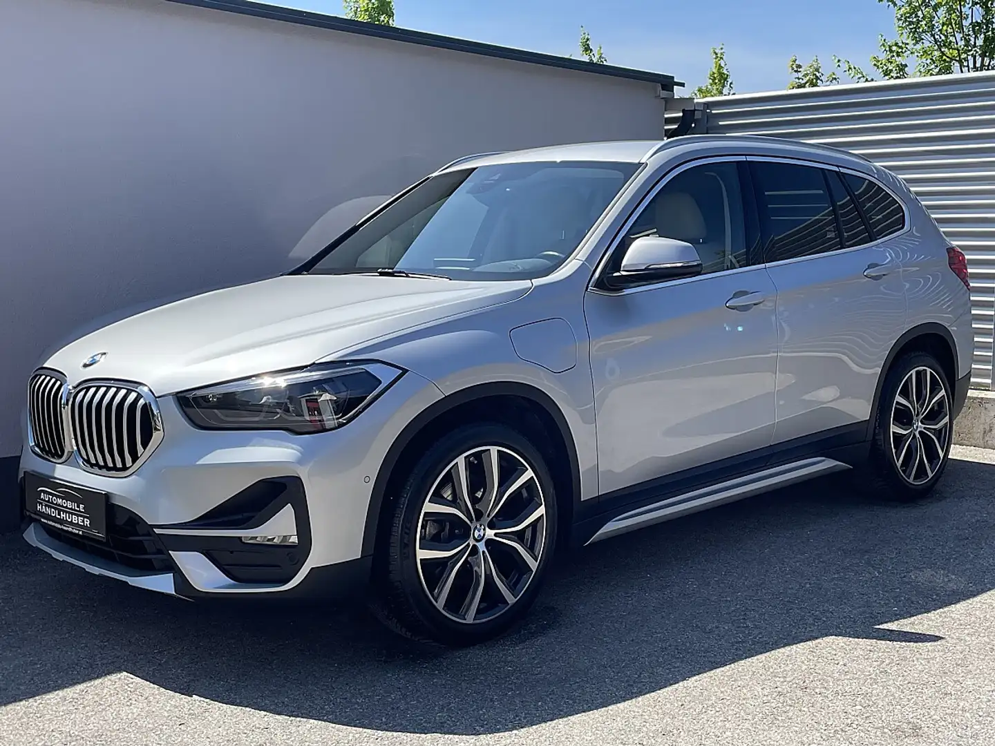 BMW X1 xDrive25e LEDER/HEADUP/HIFI/AD.LED/ALARM/NAVIPR... Silber - 1