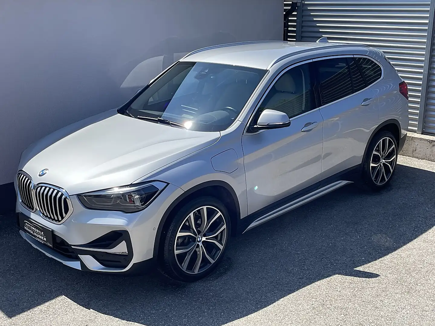 BMW X1 xDrive25e LEDER/HEADUP/HIFI/AD.LED/ALARM/NAVIPR... Silber - 2