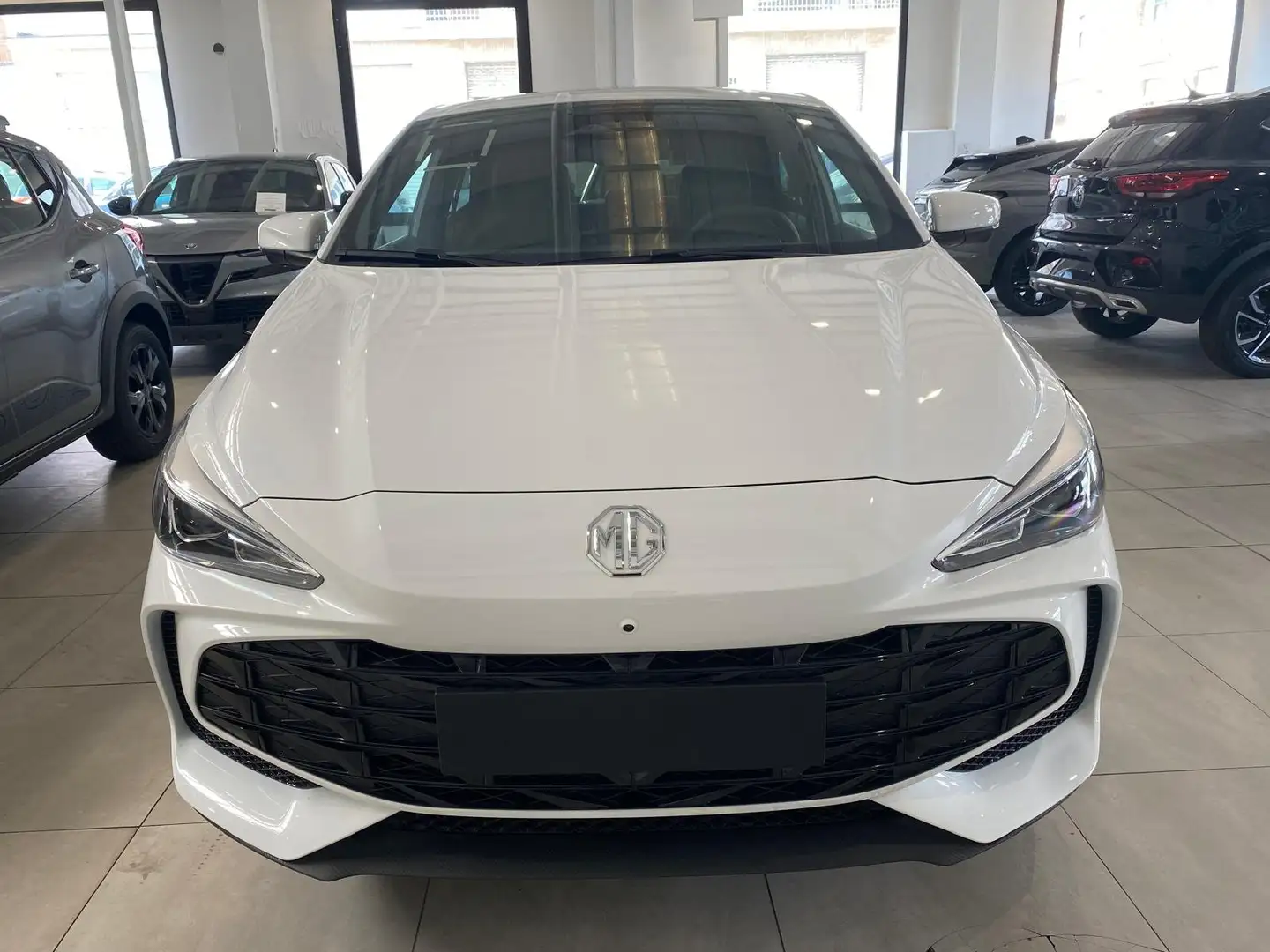 MG MG3 1.5 hybrid+ Luxury automatica KM0 08/2028 Blanc - 2
