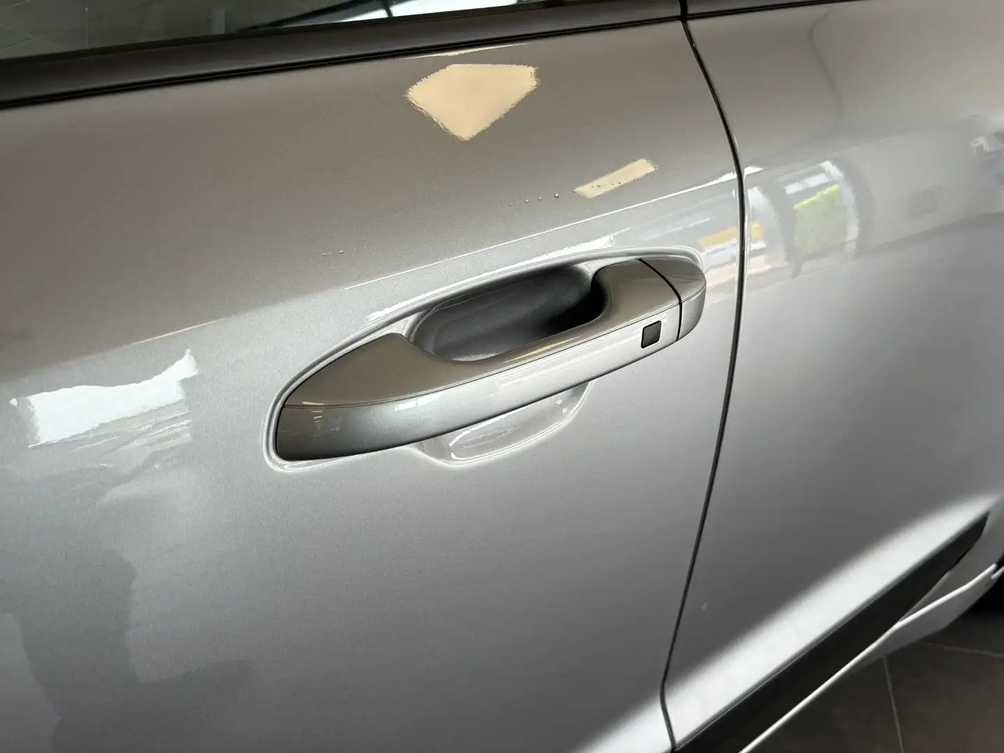 Kia Niro 1.6 GDi Hybrid DynamicLine Grau - 2