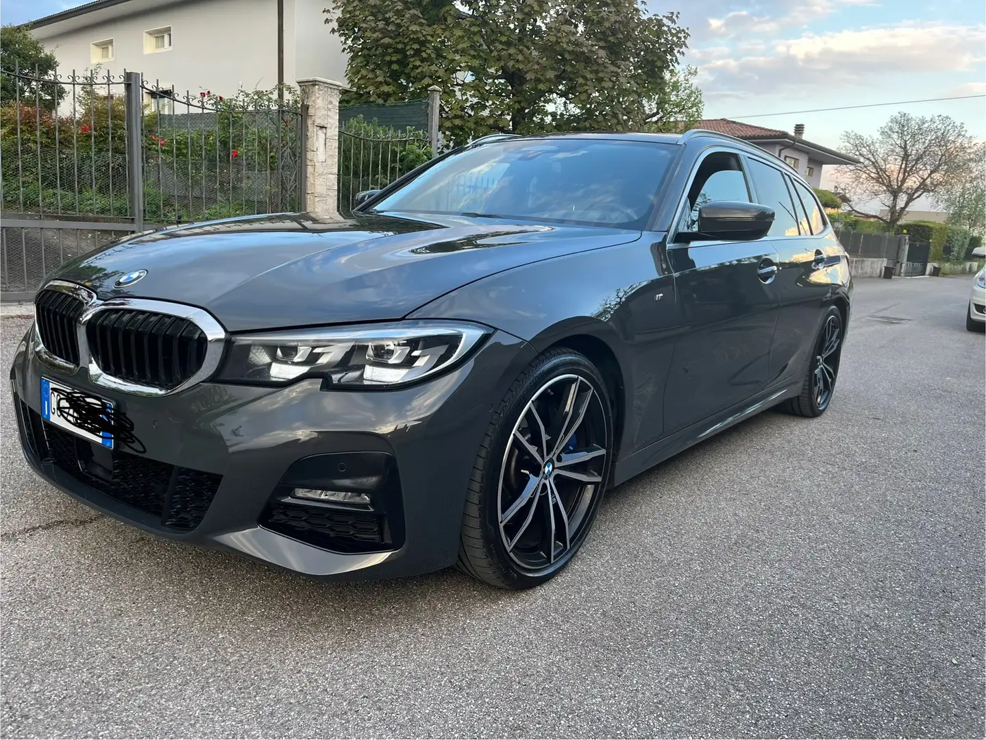 BMW 330 Serie 3 330d Touring xdrive Msport auto Grigio - 1