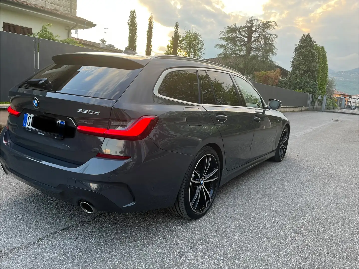 BMW 330 Serie 3 330d Touring xdrive Msport auto Grigio - 2