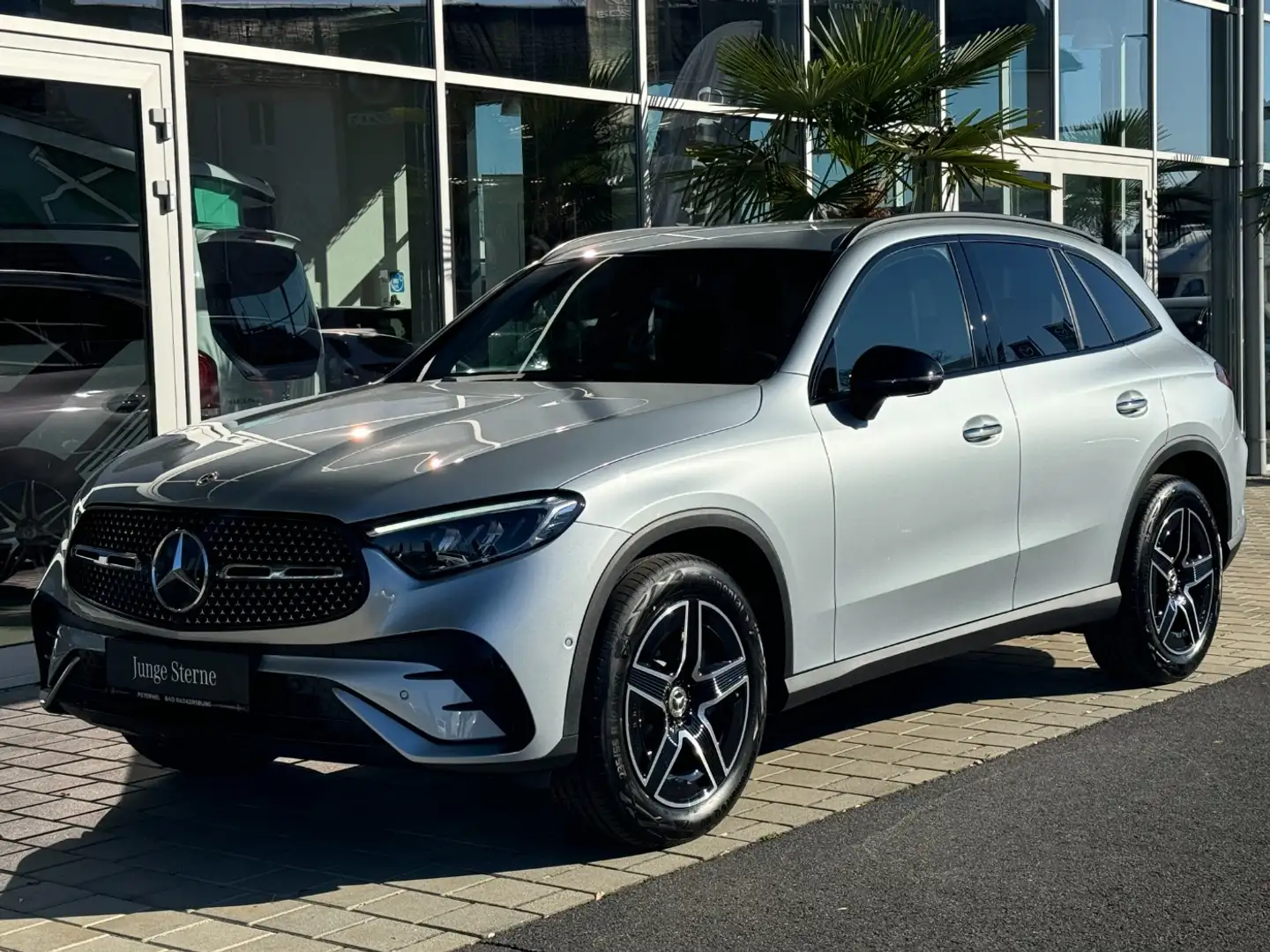 Mercedes-Benz GLC 200 d 4MATIC Österreich-Edition AMG Night Silber - 2