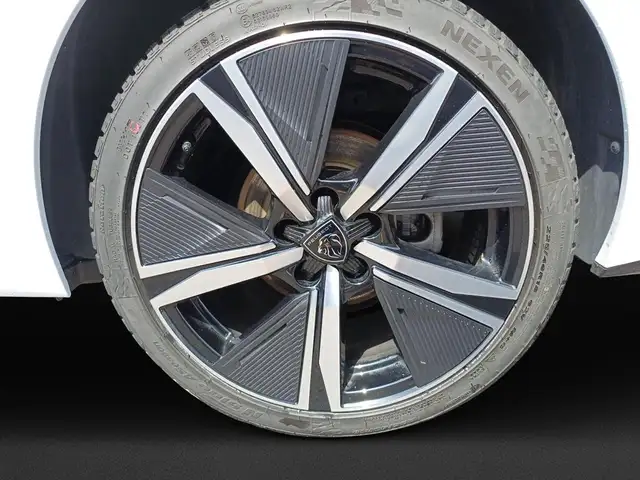 Peugeot 308 view 8