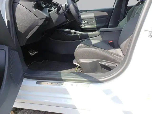 Peugeot 308 view 11