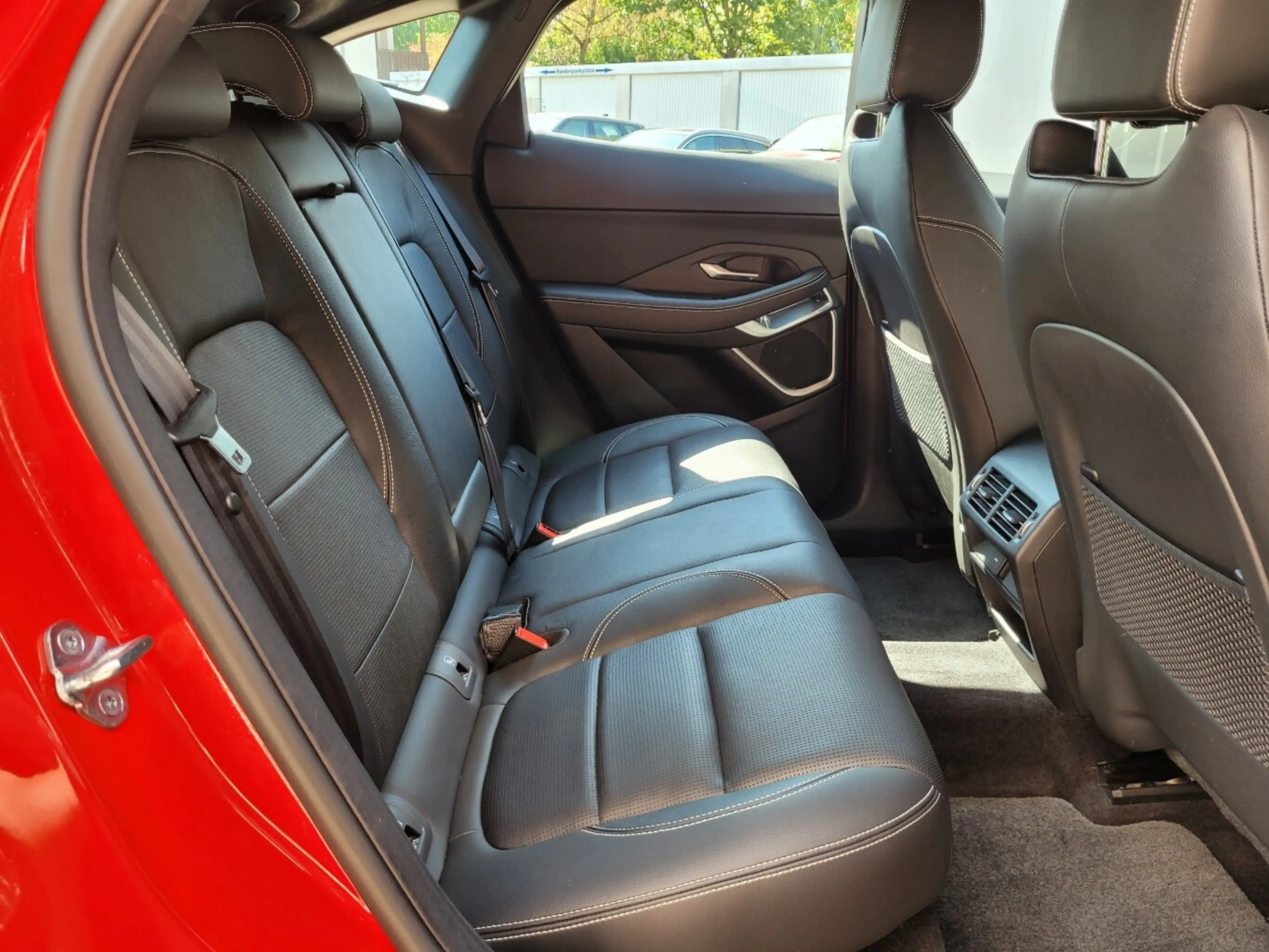 Jaguar E-Pace P250 R-Dynamic S AWD*Standheizung*360°Kamera* — photo 12