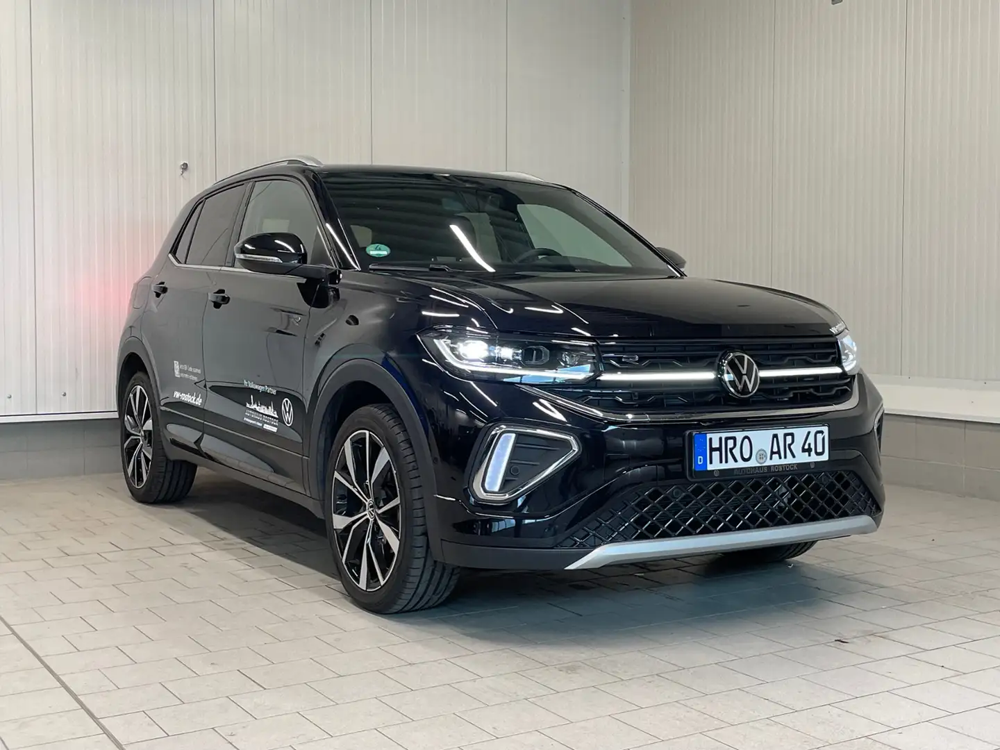 Volkswagen T-Cross R-Line 1.0 TSI DSG AHK NAVI RFK crna - 2
