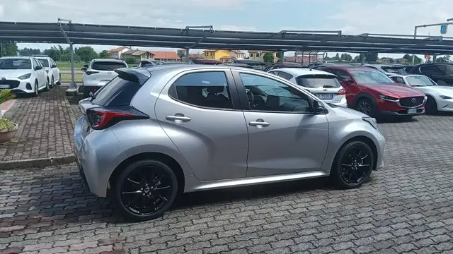 Mazda Mazda2 view 9