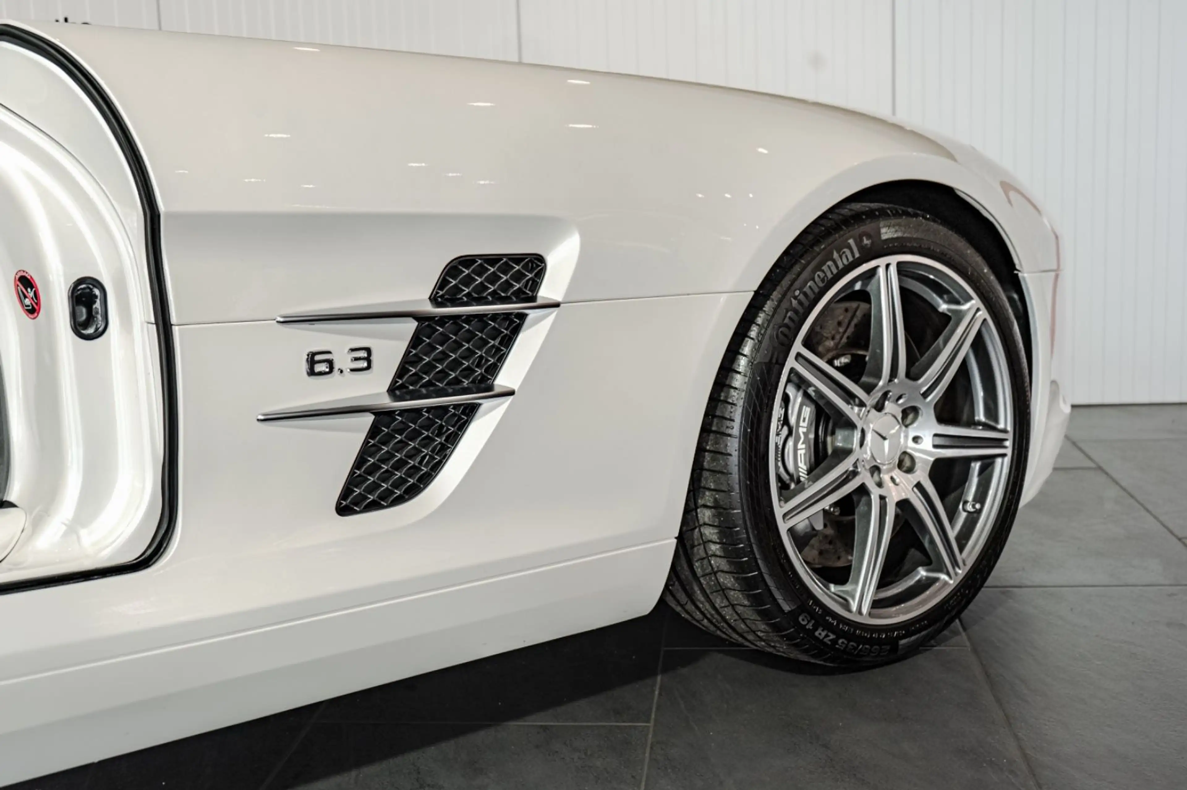 Mercedes-Benz SLS Coupe einzigartige Farbkombi Sammlerfzg — photo 15
