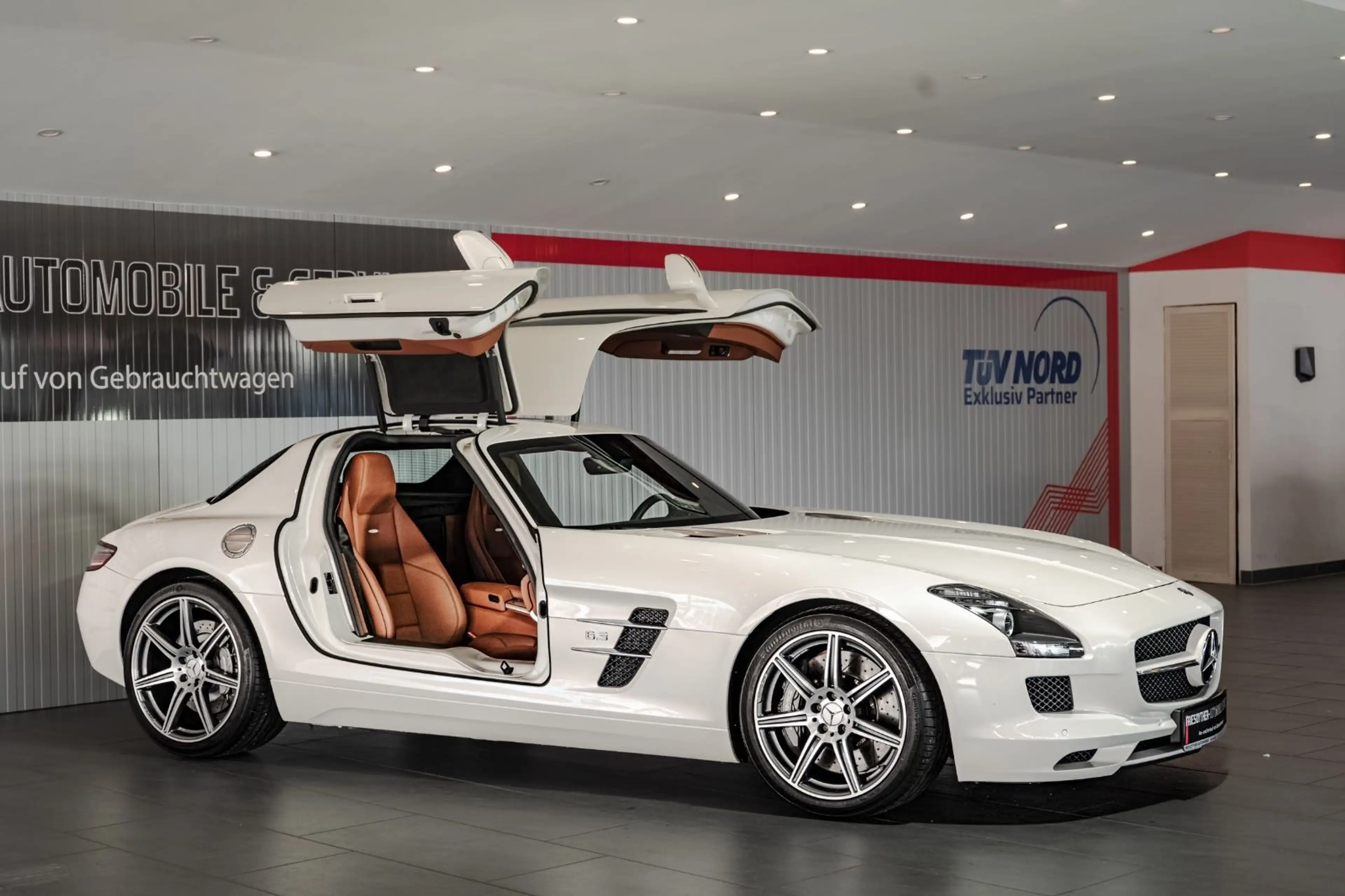 Mercedes-Benz SLS Coupe einzigartige Farbkombi Sammlerfzg — photo 2