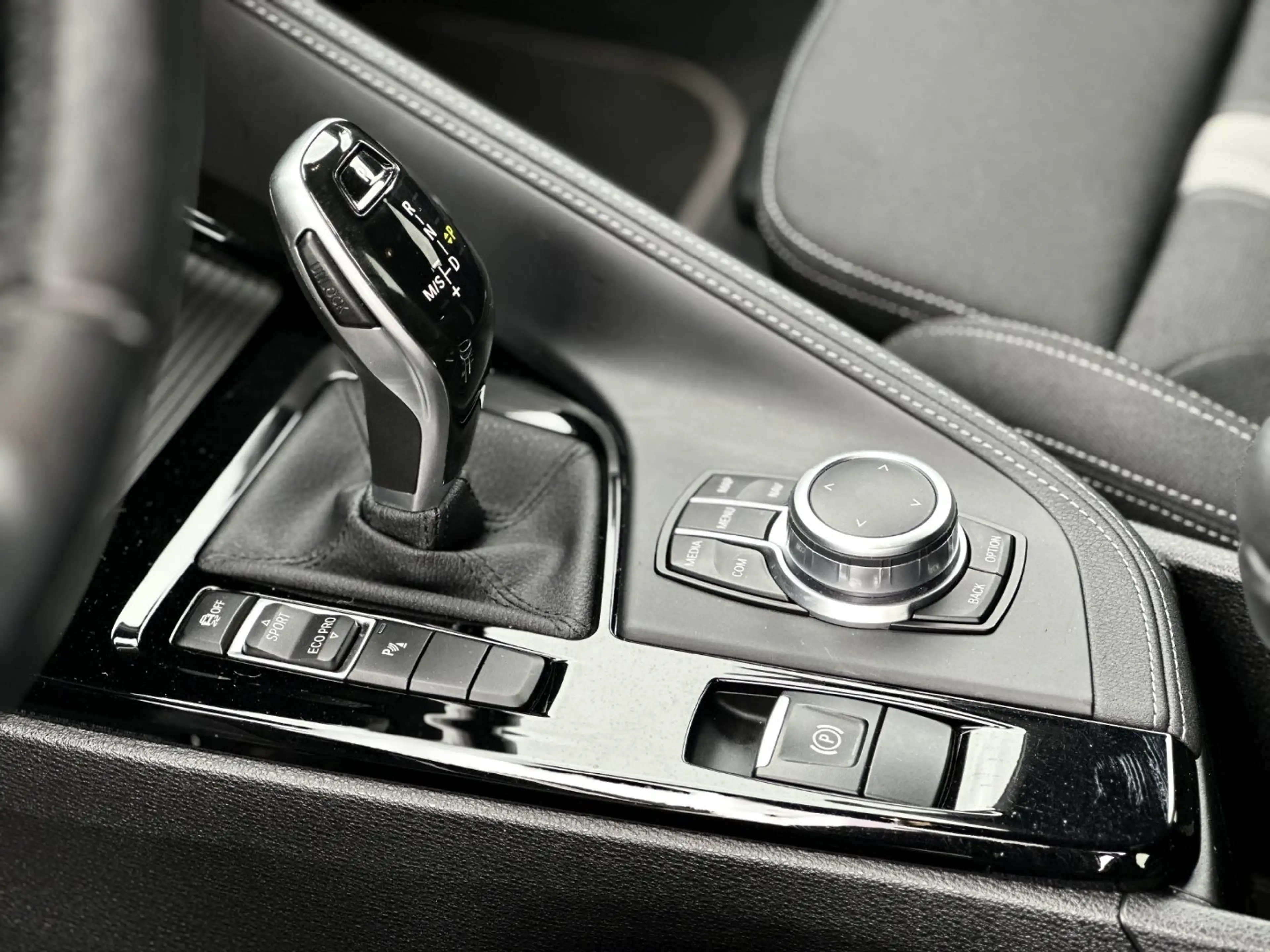 BMW X2 sDrive20i — photo 10