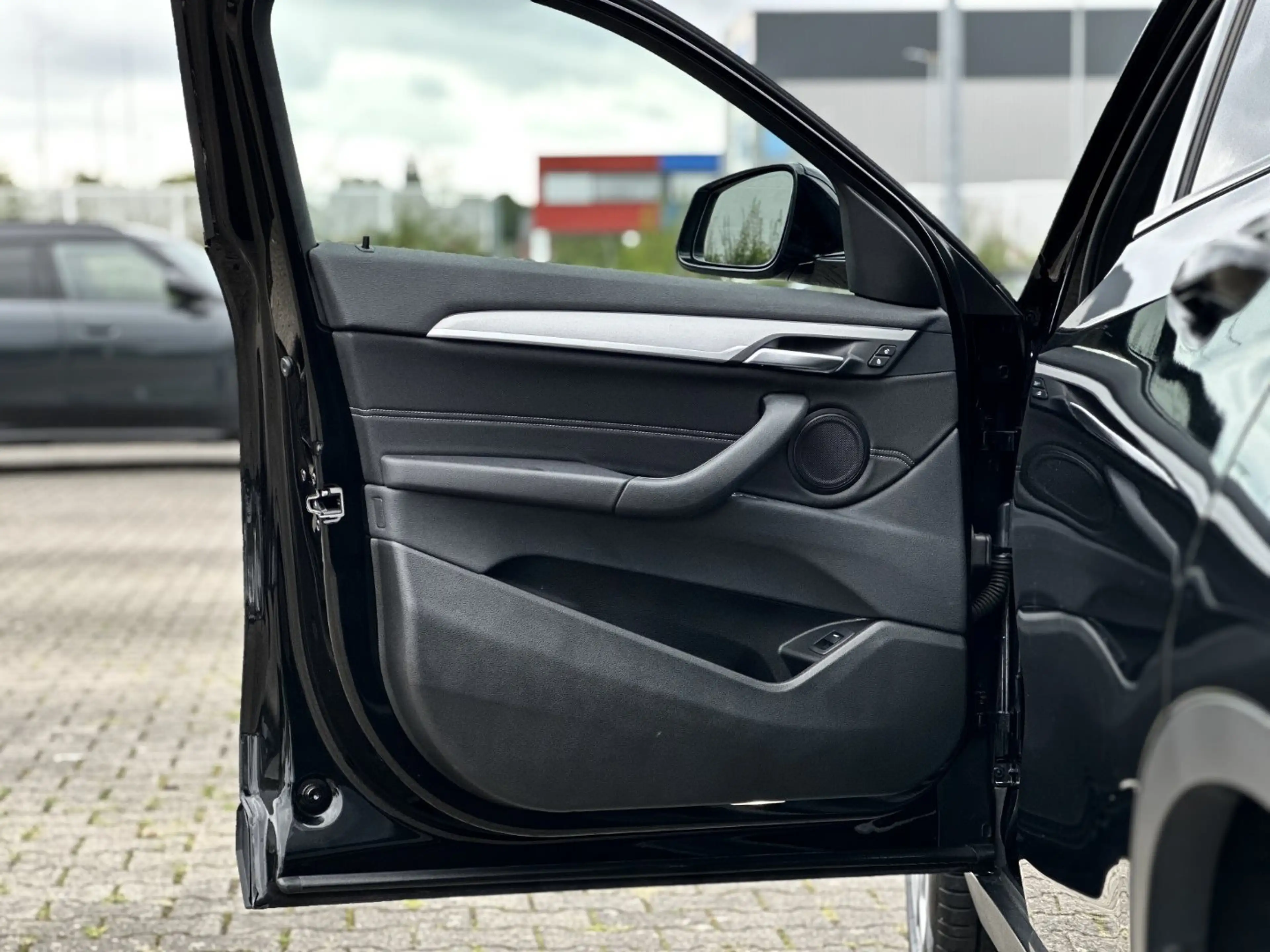 BMW X2 sDrive20i — photo 8