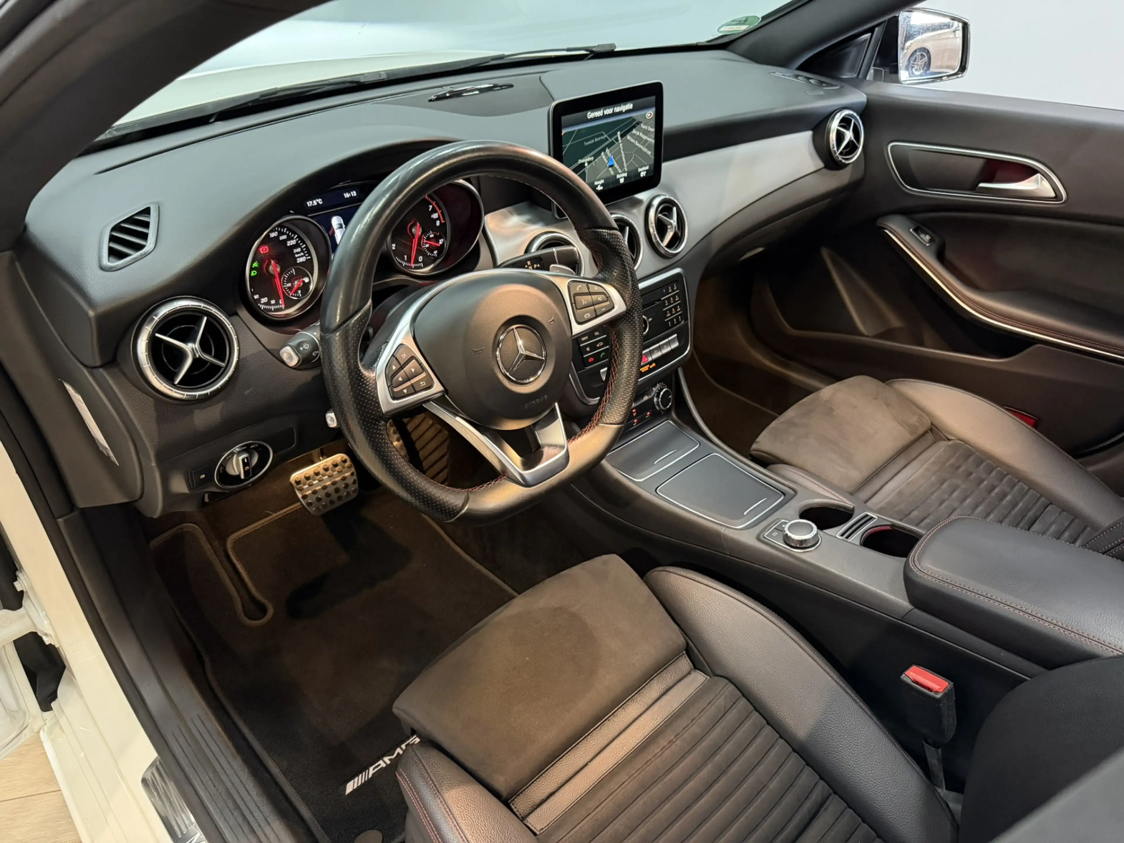 Mercedes-Benz CLA 200 Shooting Brake AMG Ambition Airco ECC | Panorama | — photo 13