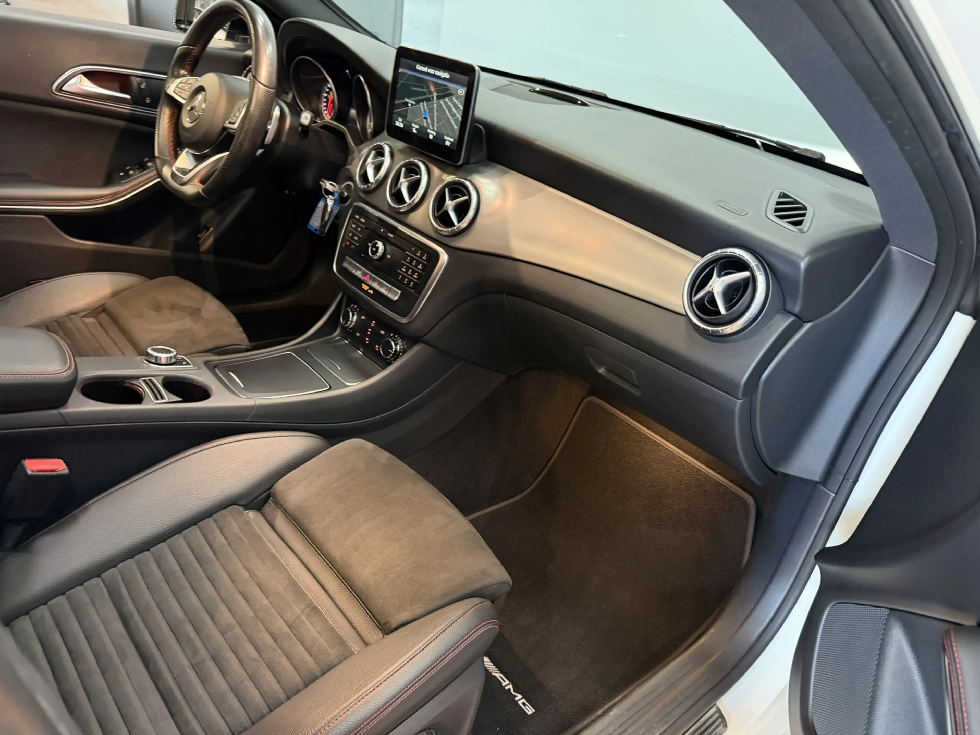 Mercedes-Benz CLA 200 Shooting Brake AMG Ambition Airco ECC | Panorama | — photo 30