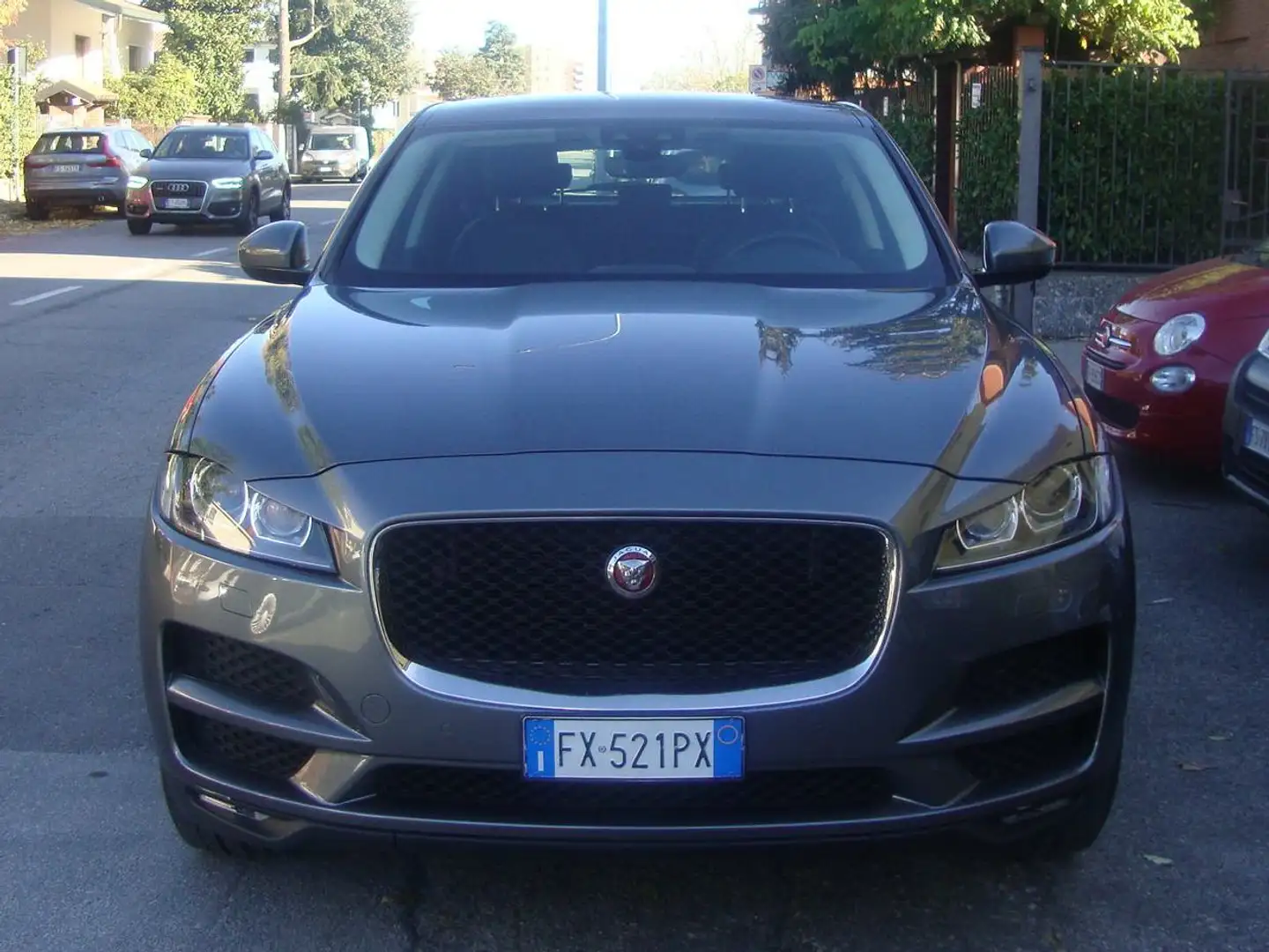 Jaguar F-Pace 2.0d i4 Prestige auto euro 6 d-temp Grau - 1