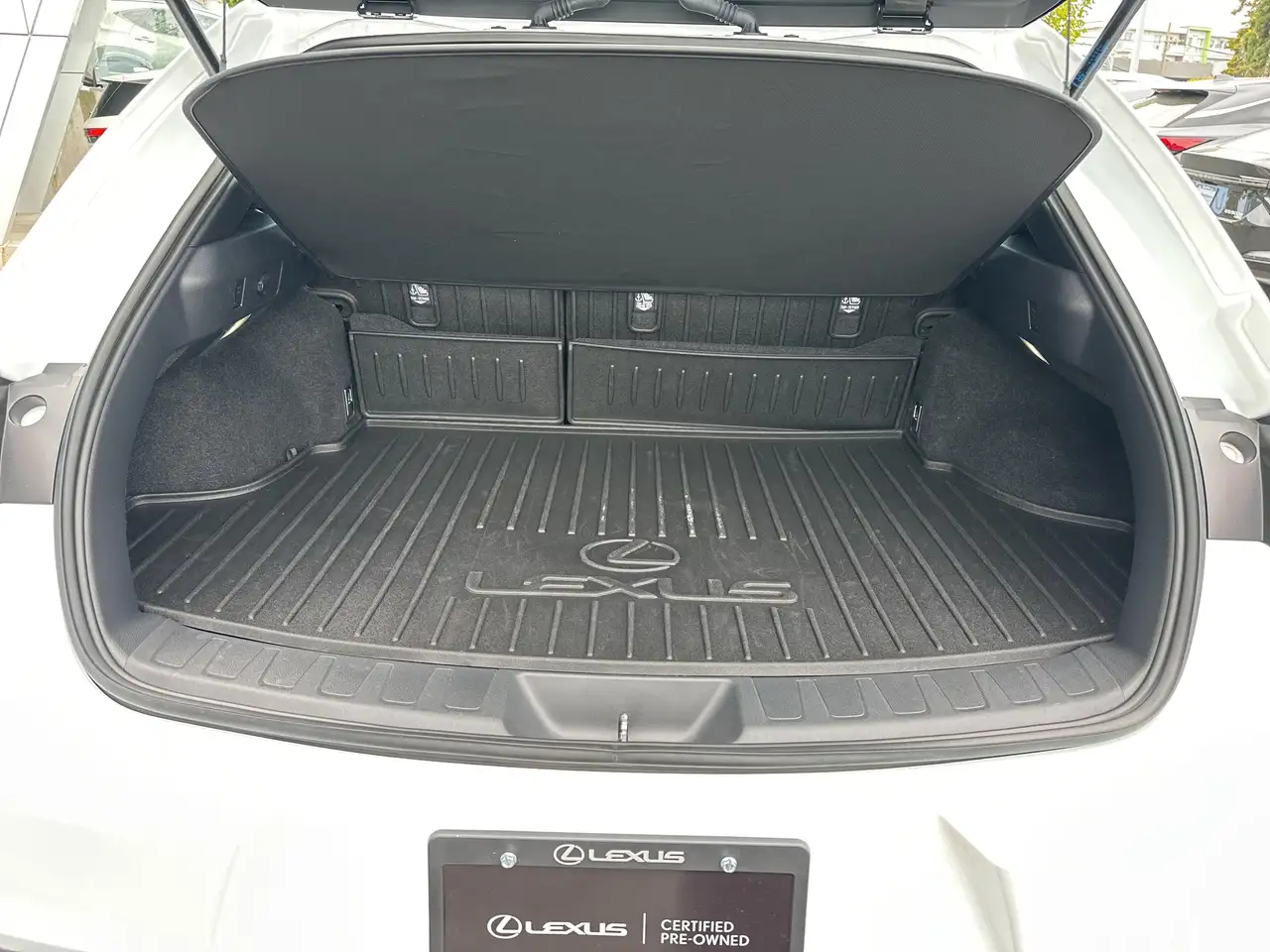 Lexus UX снимка Lexus UX