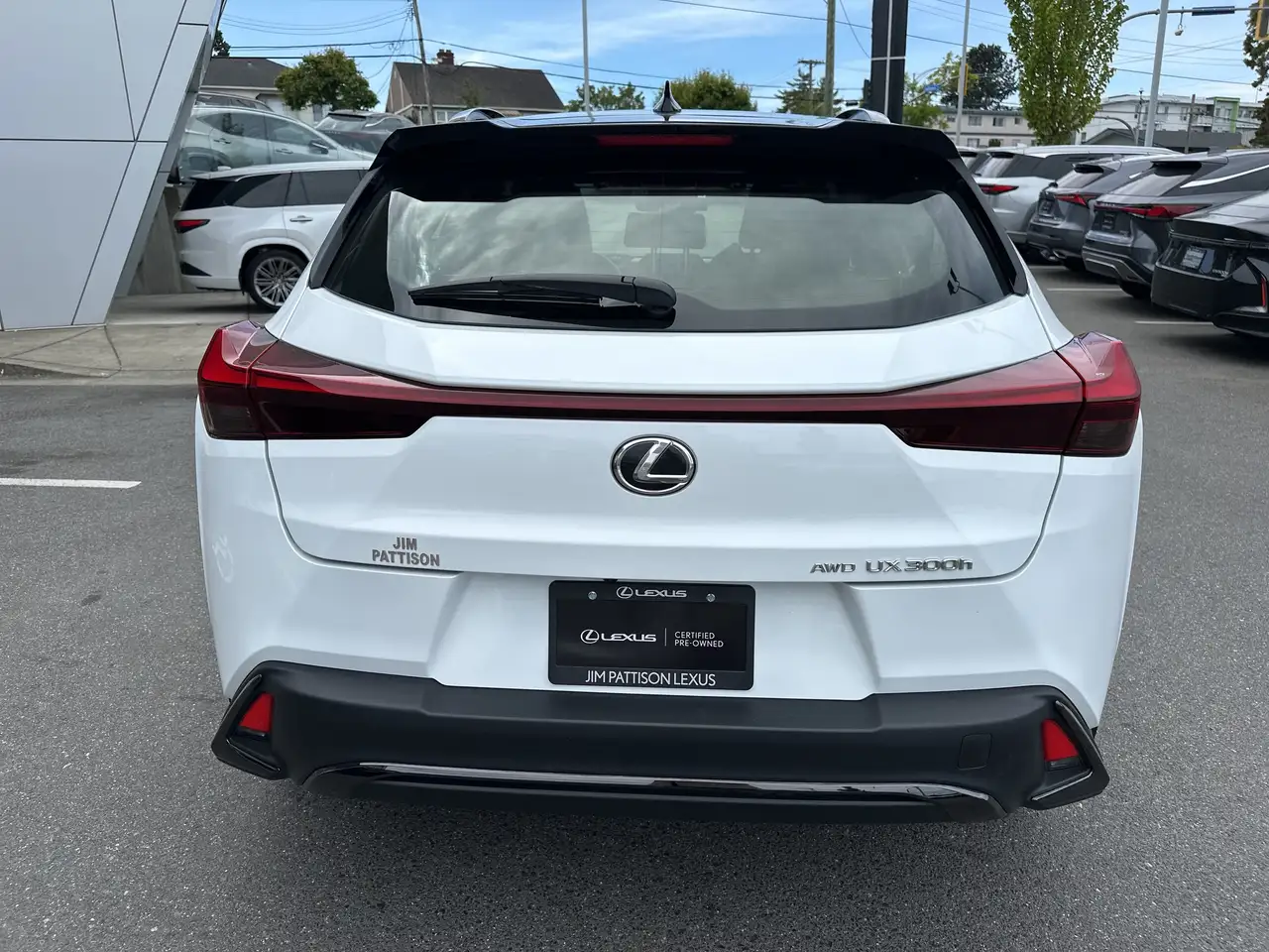 Lexus UX снимка Lexus UX