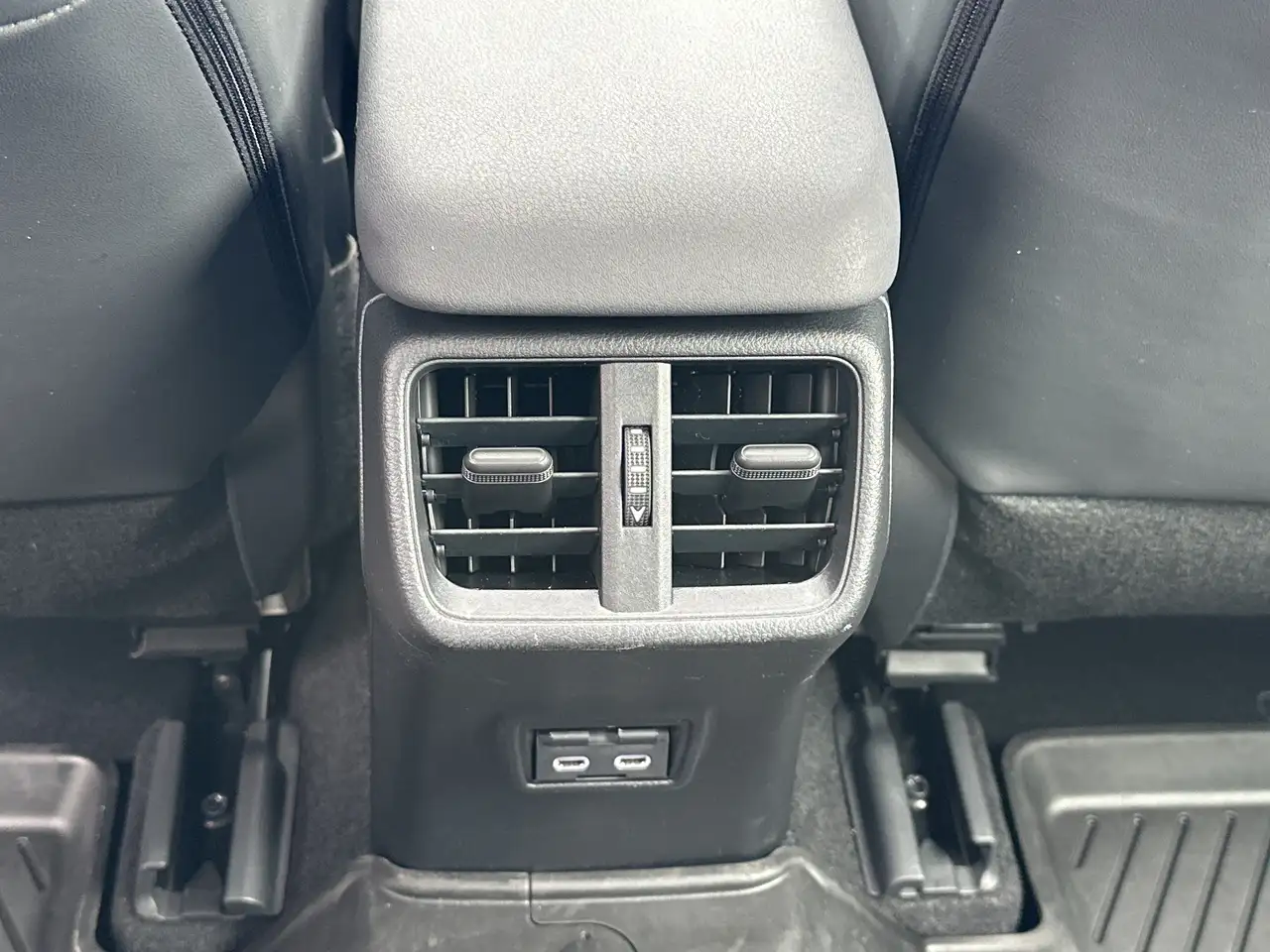 Lexus UX снимка Lexus UX
