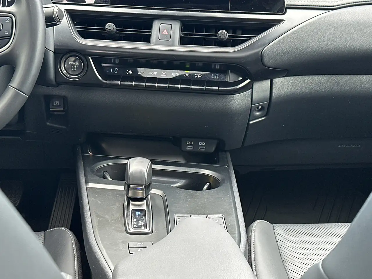 Lexus UX снимка Lexus UX