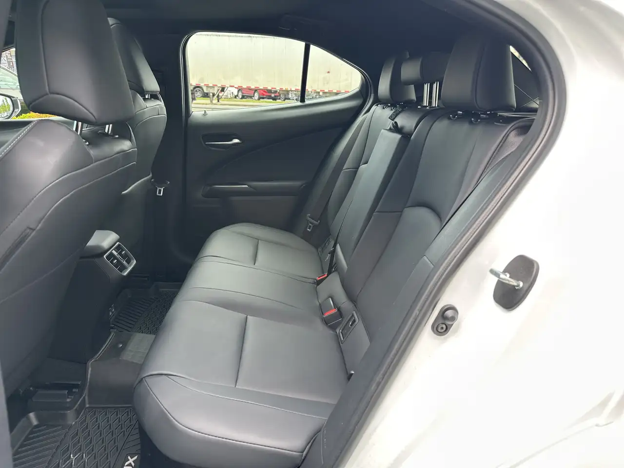Lexus UX снимка Lexus UX