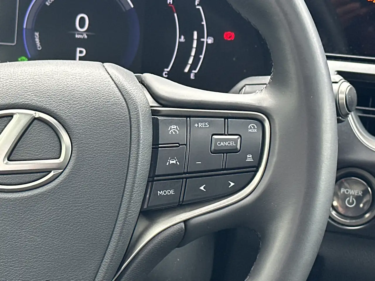 Lexus UX снимка Lexus UX