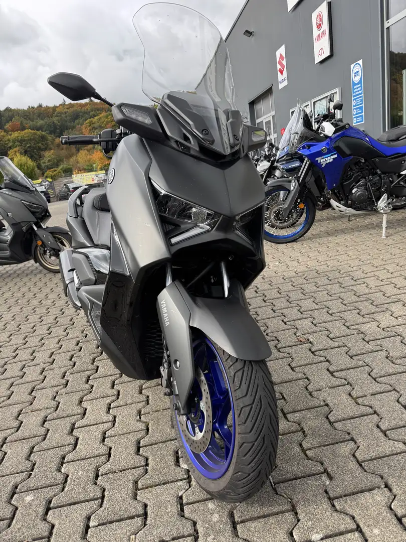 Yamaha X-Max 300 mit nur 1846KM und Spiegelverbreiterung Schwarz - 2