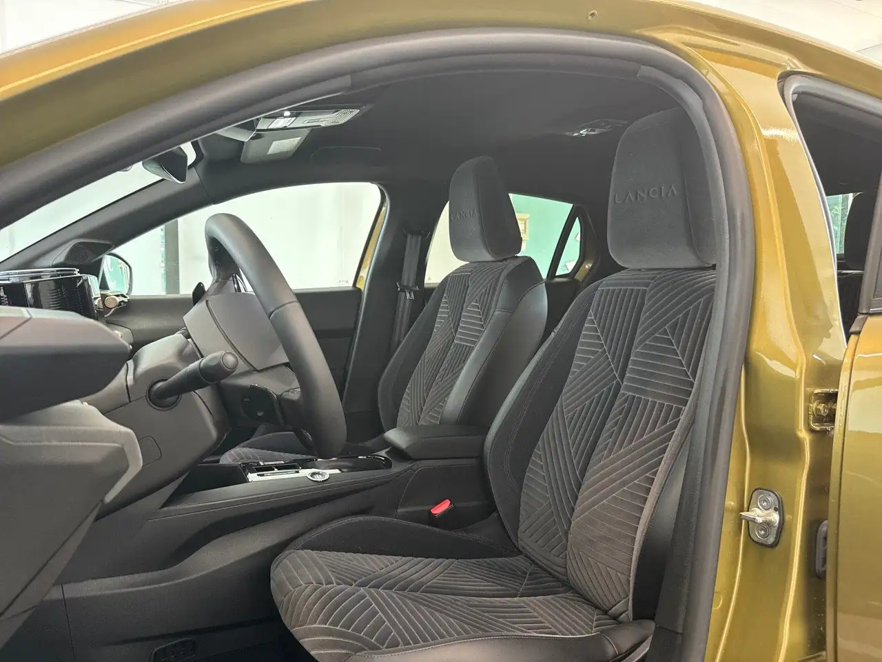 Lancia Ypsilon 2024 — фото 9