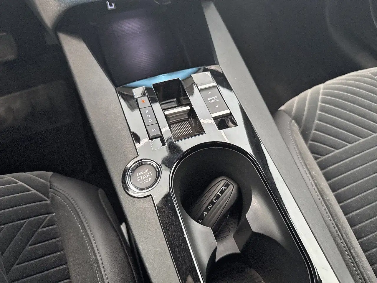 Lancia Ypsilon 2024 — фото 19
