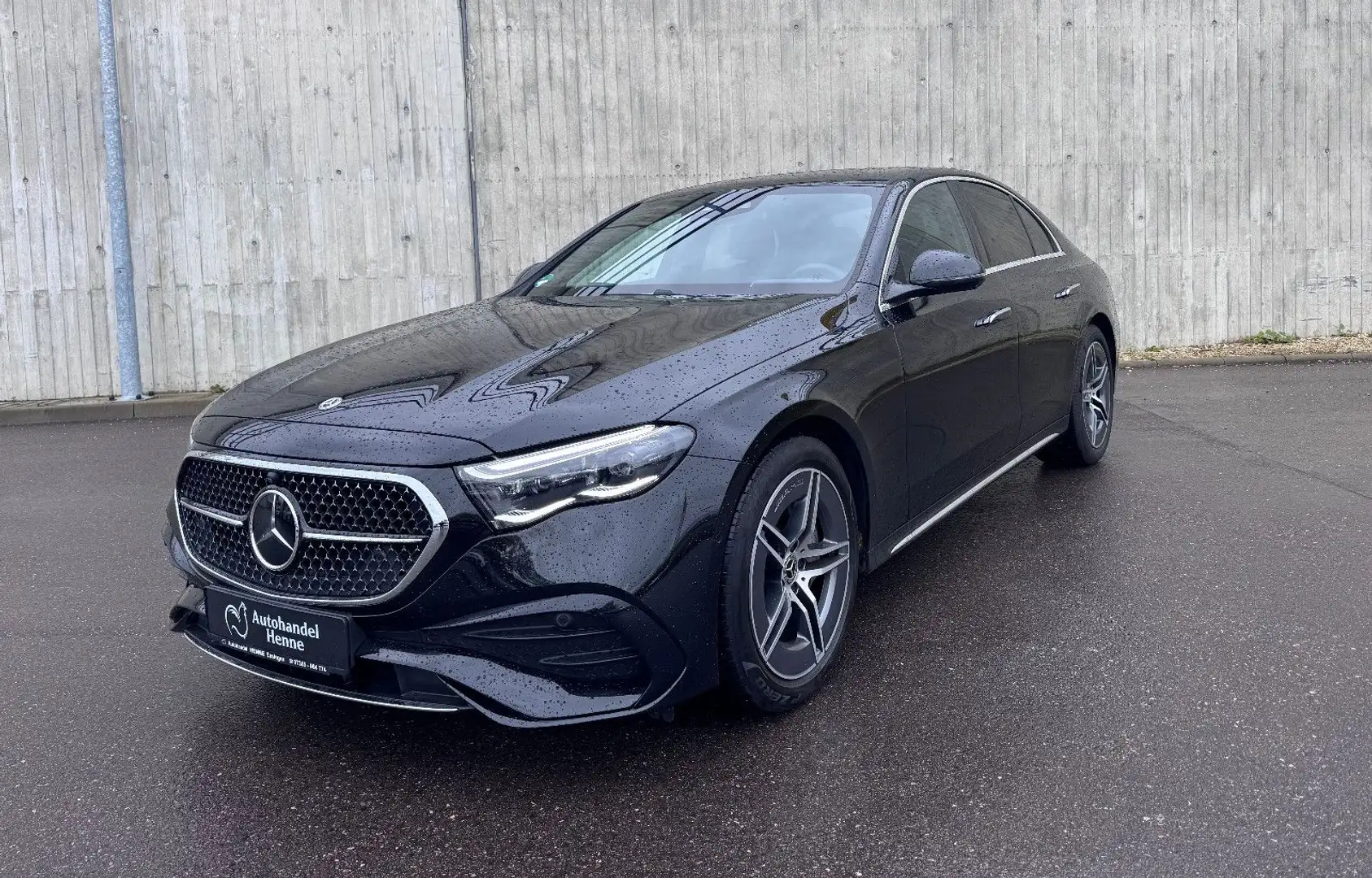 Mercedes-Benz E 220 d Lim AMG-Line Distr Digi-LED 360 AHK Nav+ Schwarz - 1