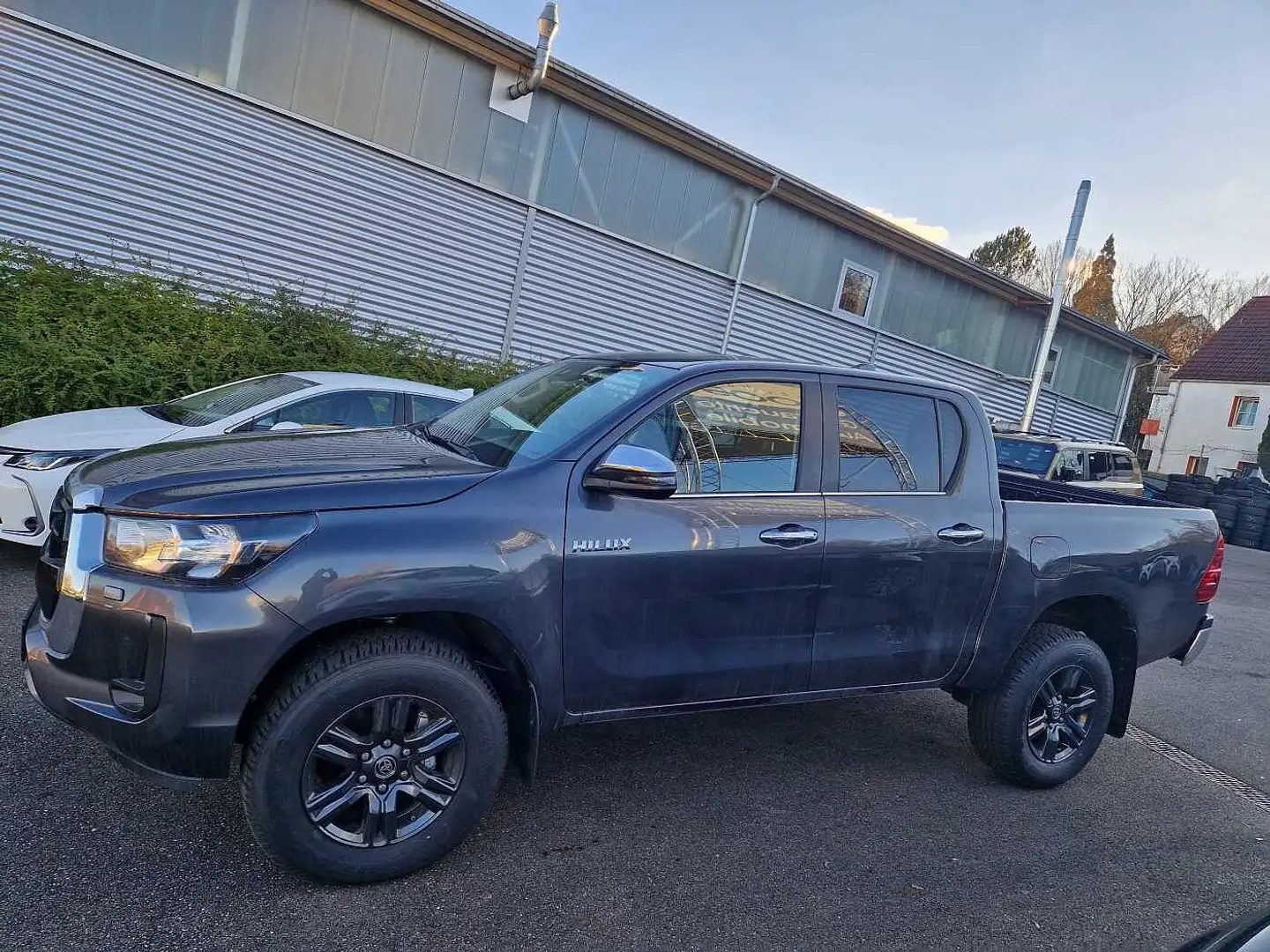 Toyota Hilux D-4D 4x4 Double Cab Comfort Gris - 2