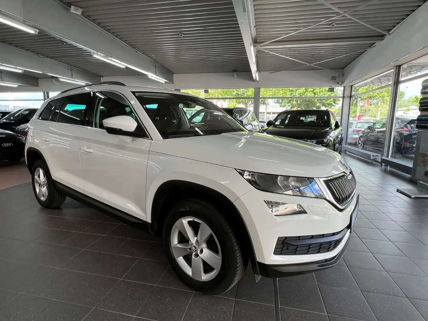 Skoda Kodiaq 2.0 TDI Ambition AMB+KAM+KESSY+e.klappe Weiß - 2