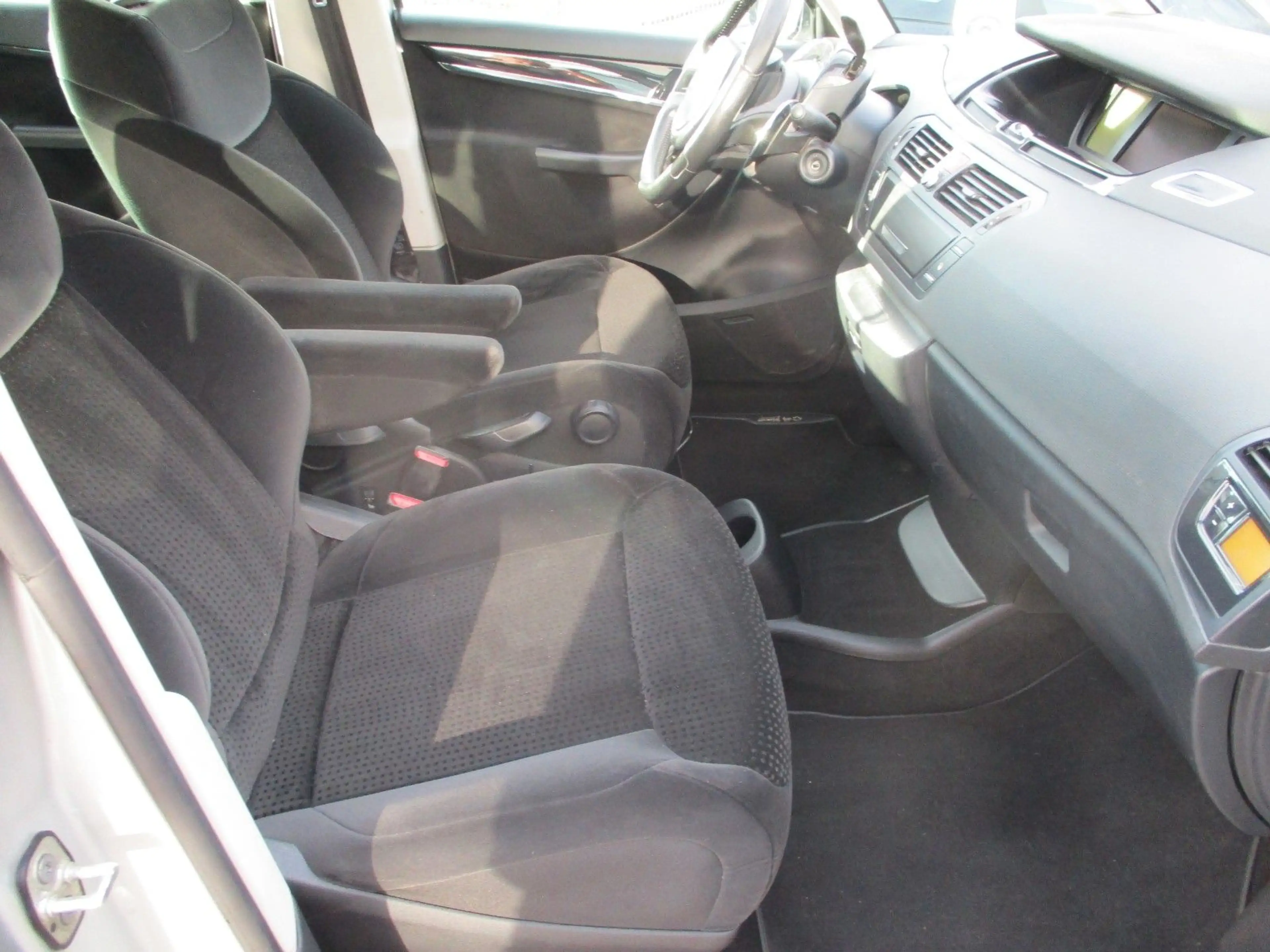 Citroen C4 Picasso Exclusive+Panoramafrontscheibe — photo 8