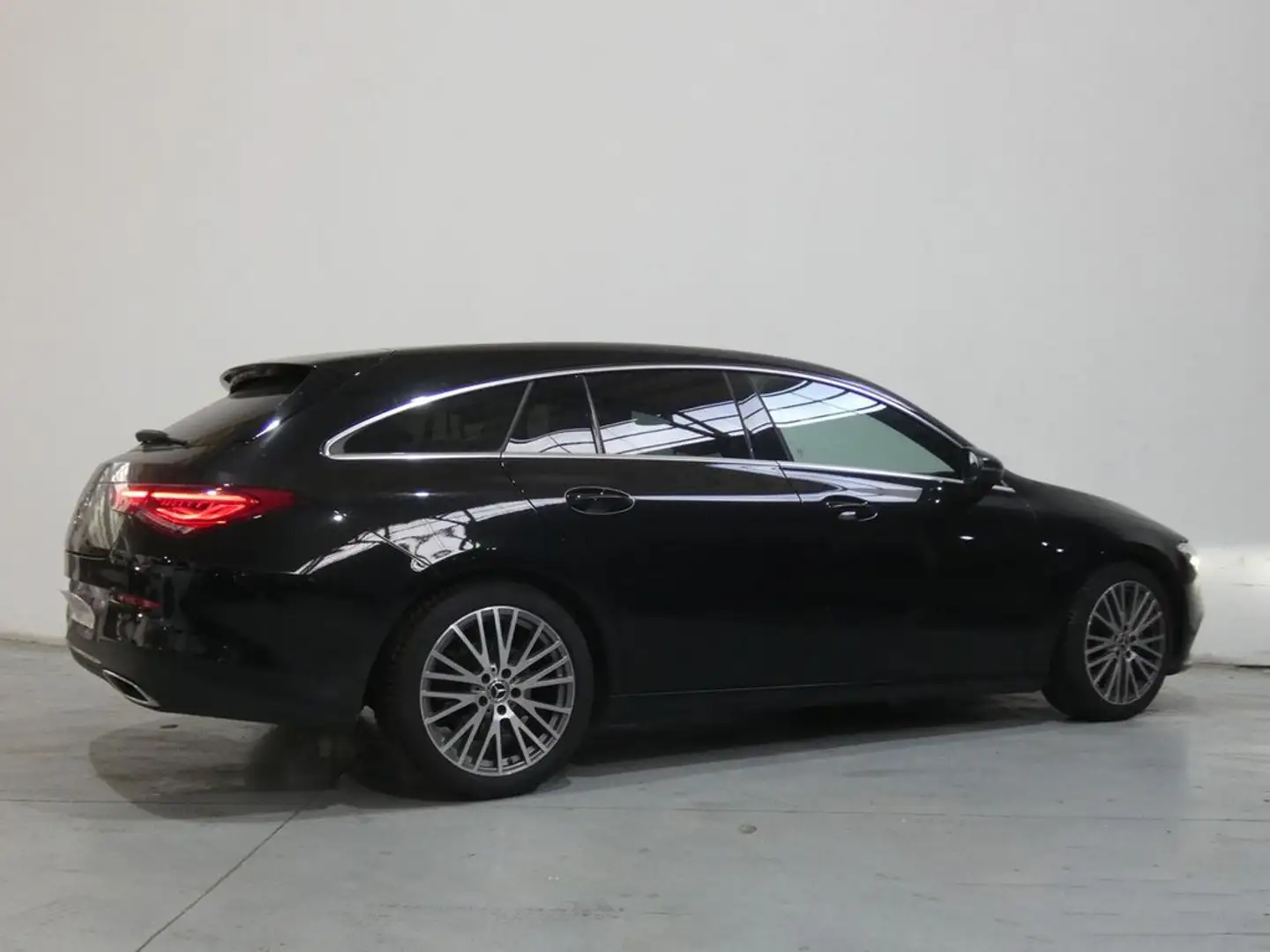 Mercedes-Benz CLA 180 SB Business Negro - 2