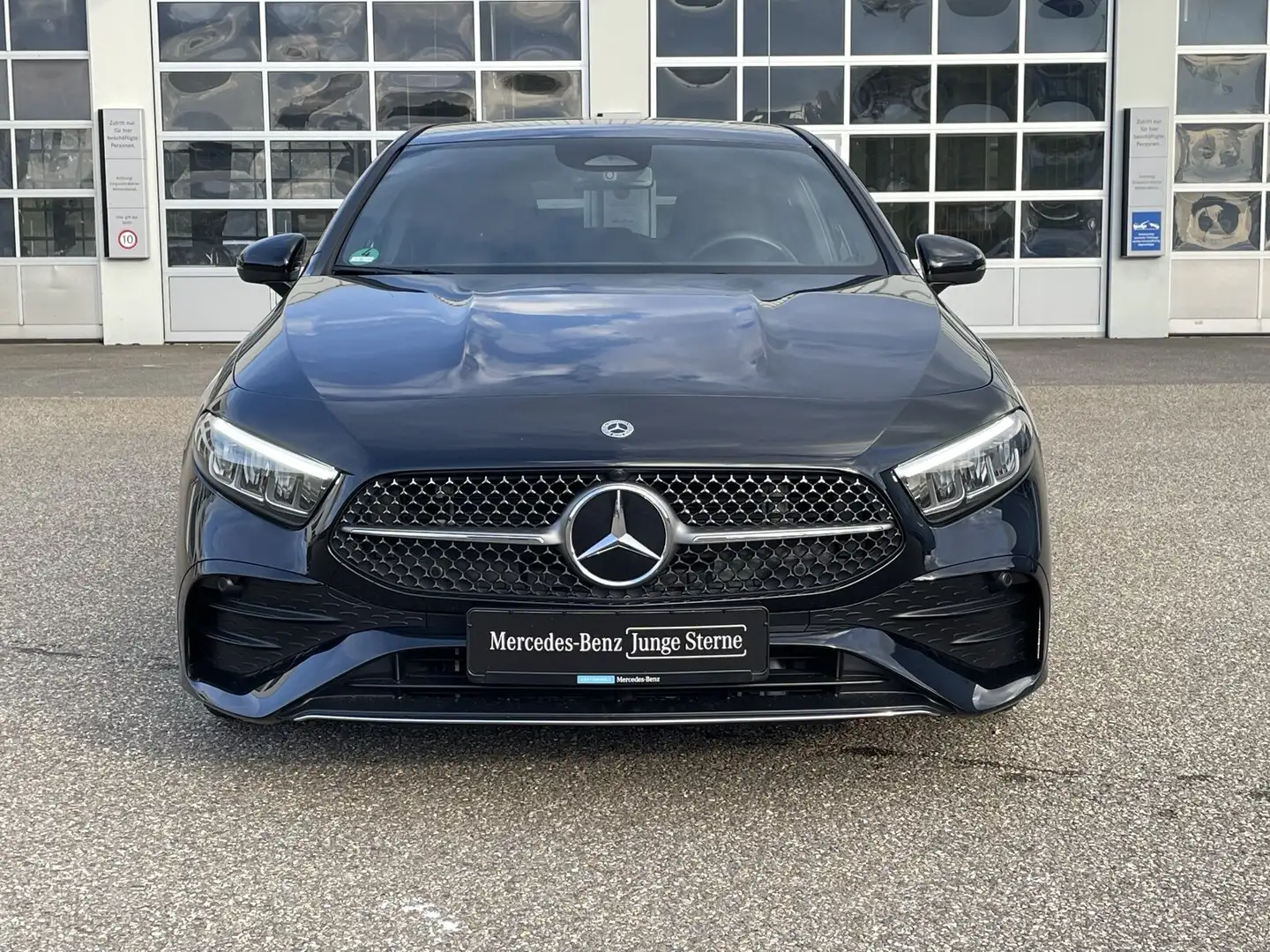 Mercedes-Benz A 200 A 200 AMG+VOR.-DISTRO+BURME+KAM+AMBI+LENKHZ+TWA Schwarz - 2
