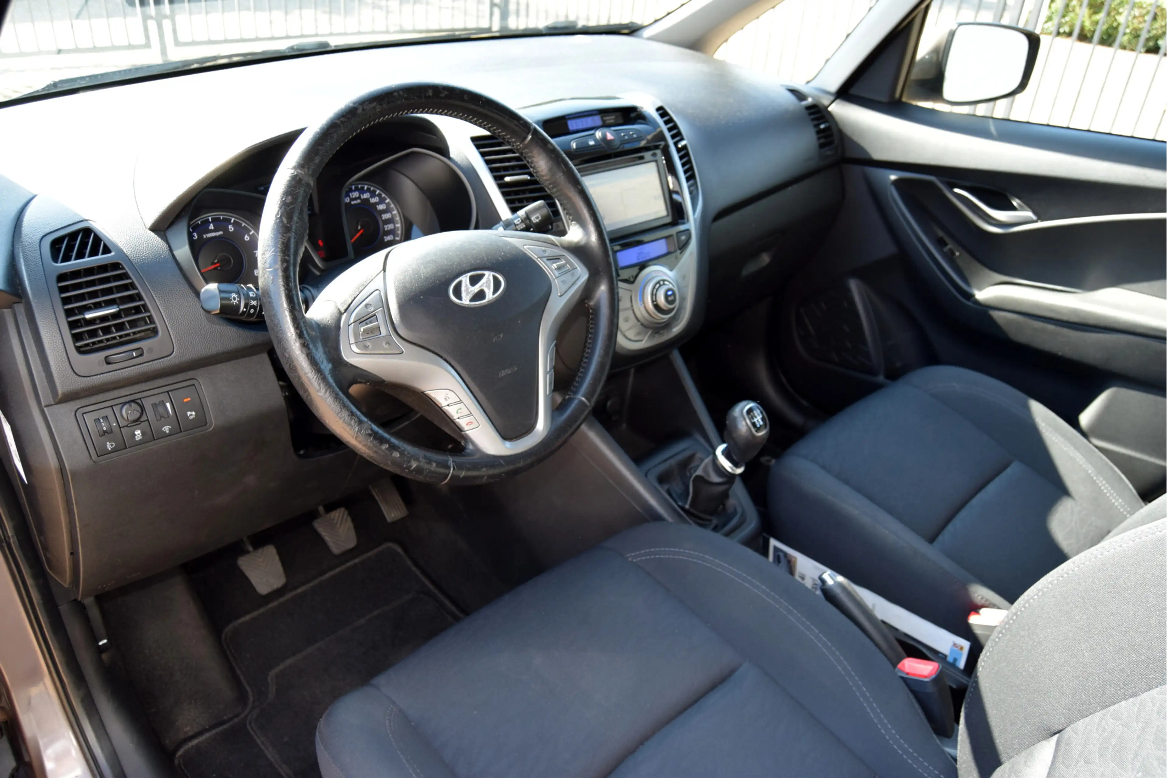 Hyundai iX20 1.4i i-Motion Climate Cruise Navi — photo 13