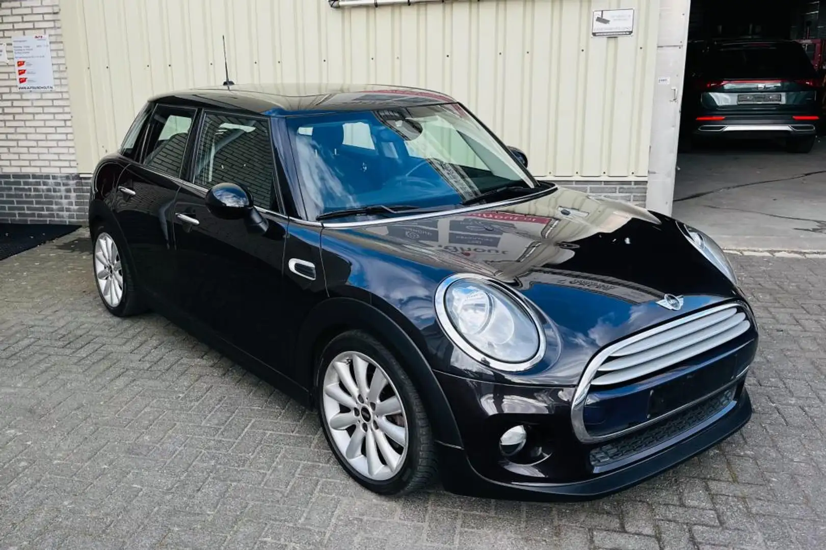 MINI Cooper Mini 1.5 PANO. van 14.750 voor 13.999!! Bruin - 2