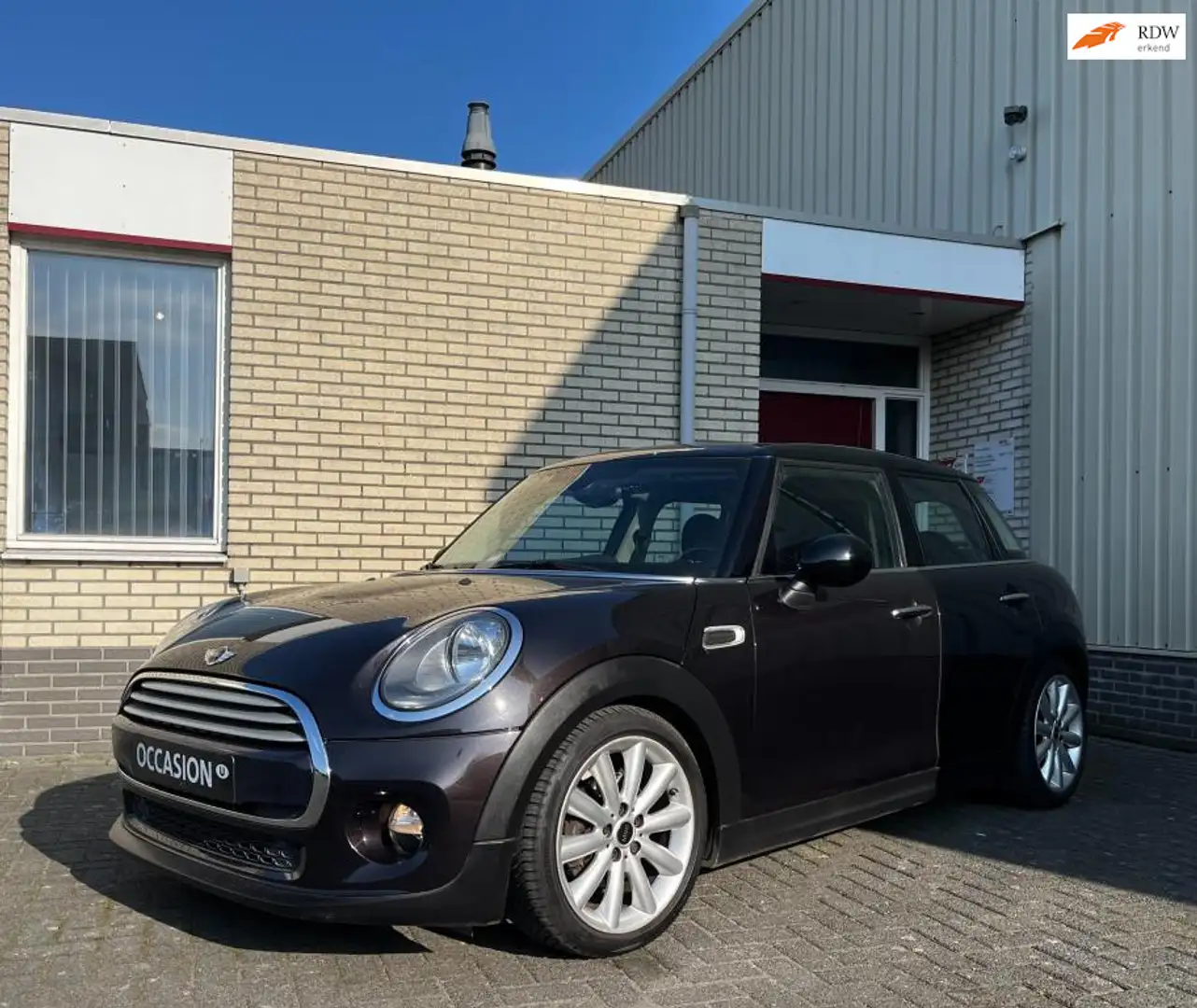 MINI Cooper Mini 1.5 PANO. van 14.750 voor 13.999!! Bruin - 1
