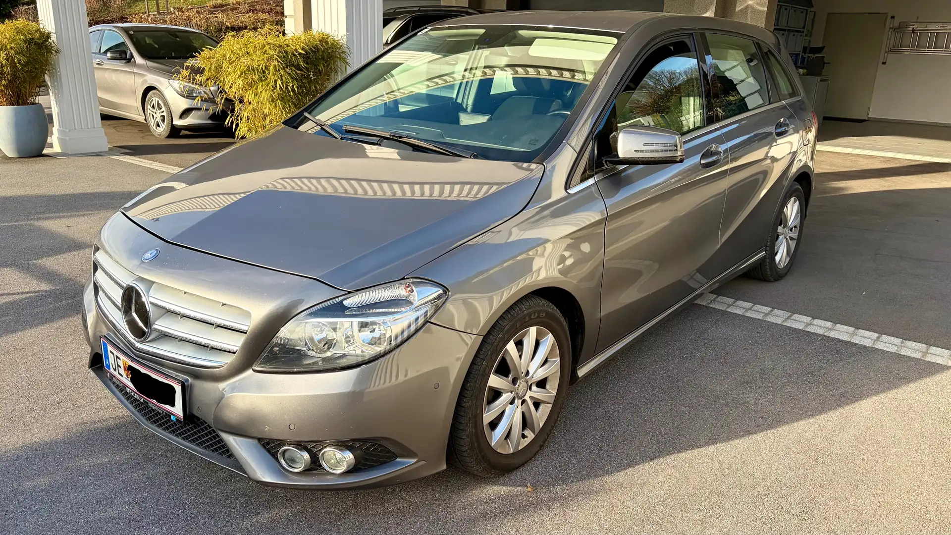 Mercedes-Benz B 180 B 180 CDI BlueEfficiency DPF Aut. Grau - 1