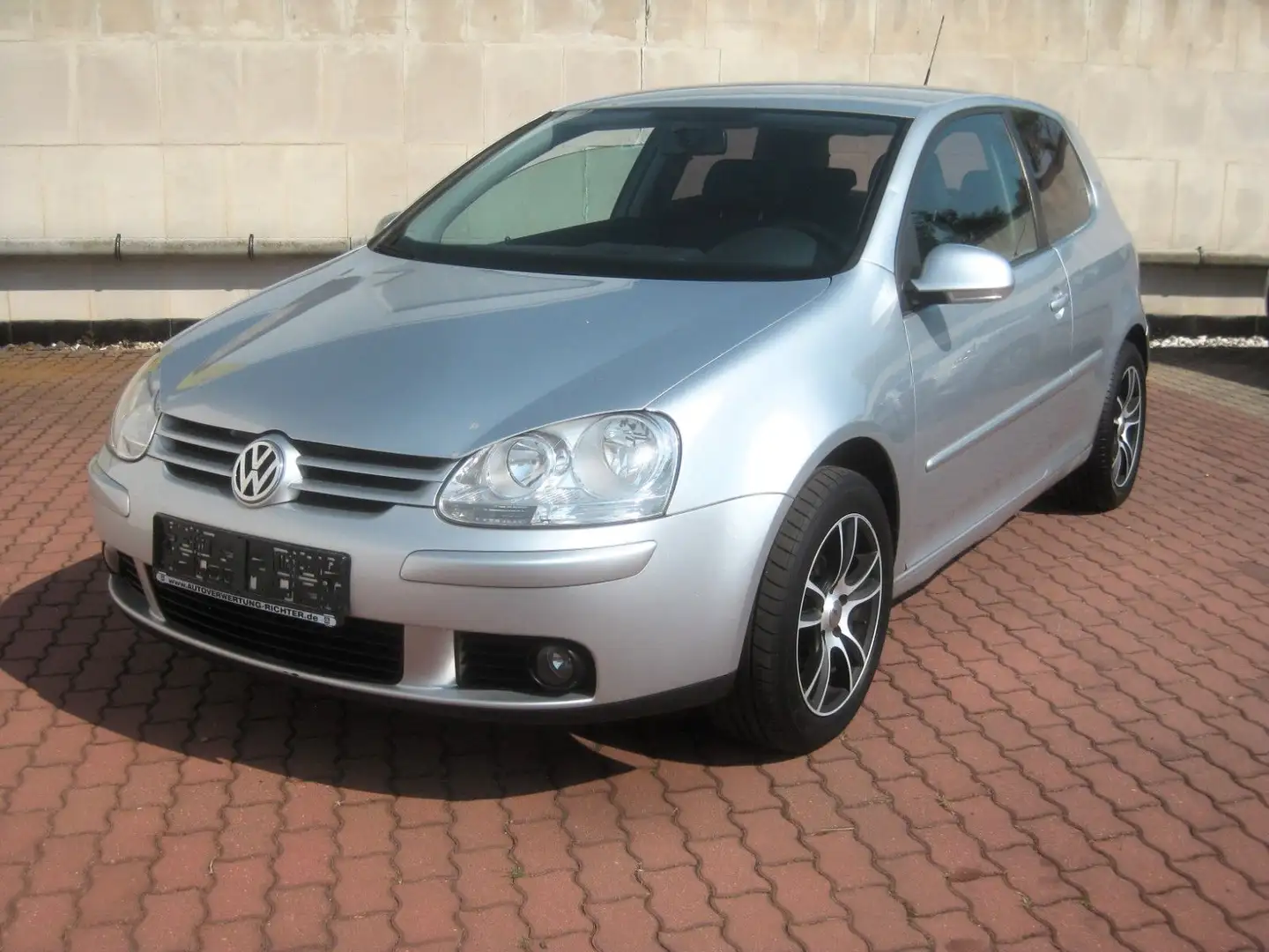Volkswagen Golf V Lim. Tour , Zahnr.+ WP +Service +TÜV neu Silber - 1