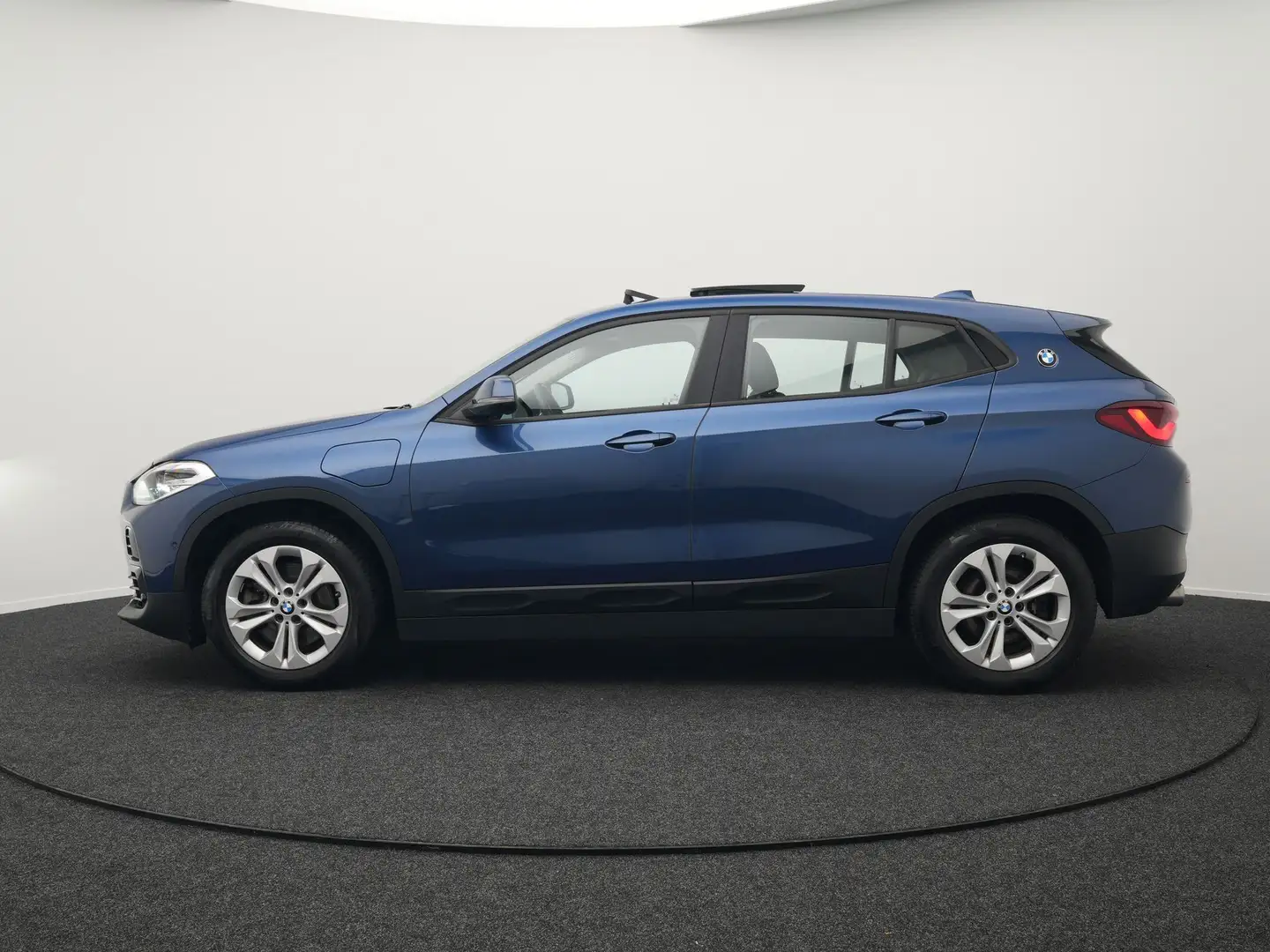 BMW X2 xDrive25e Executive Plug In Hybrid 220pk Dealer O. Blauw - 2