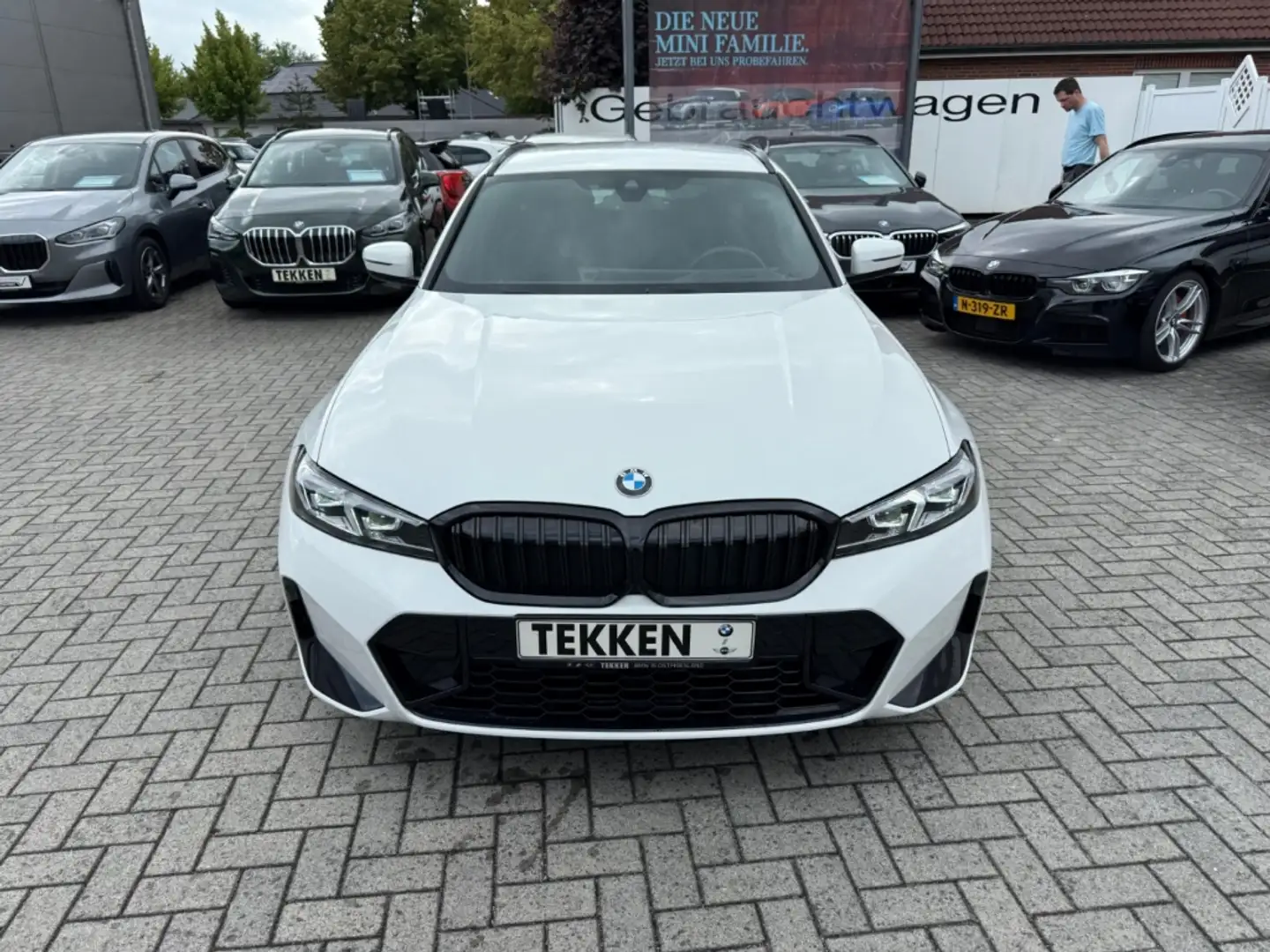 BMW 320 i M Sport Touring EU6e I Park-Assistent Wit - 2