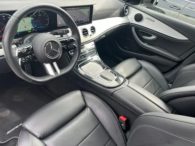 Mercedes-Benz 220 view 10