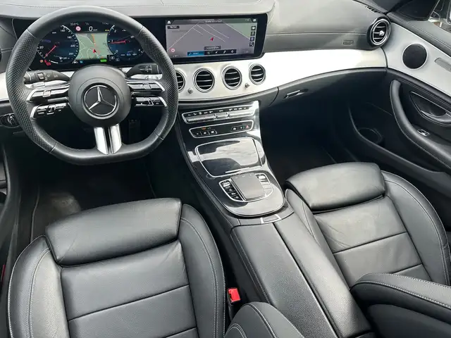 Mercedes-Benz 220 view 13