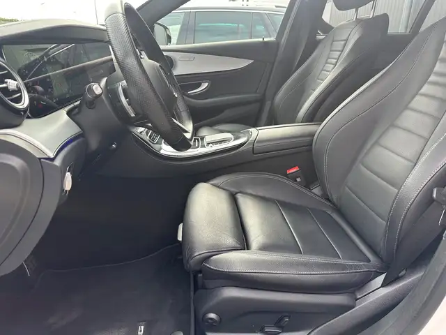 Mercedes-Benz 220 view 11