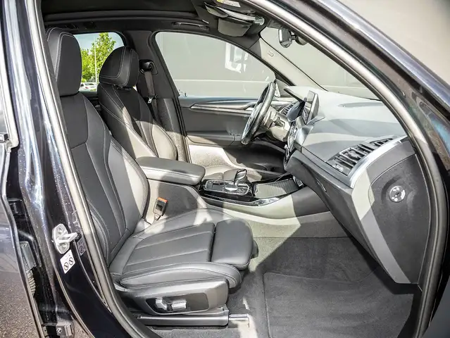 BMW X3 view 4